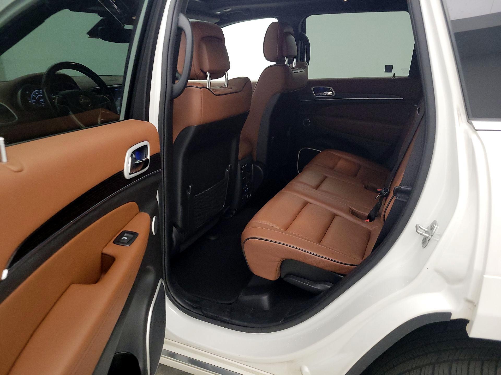 Thumbnail: 2020 Jeep Grand Cherokee - 20