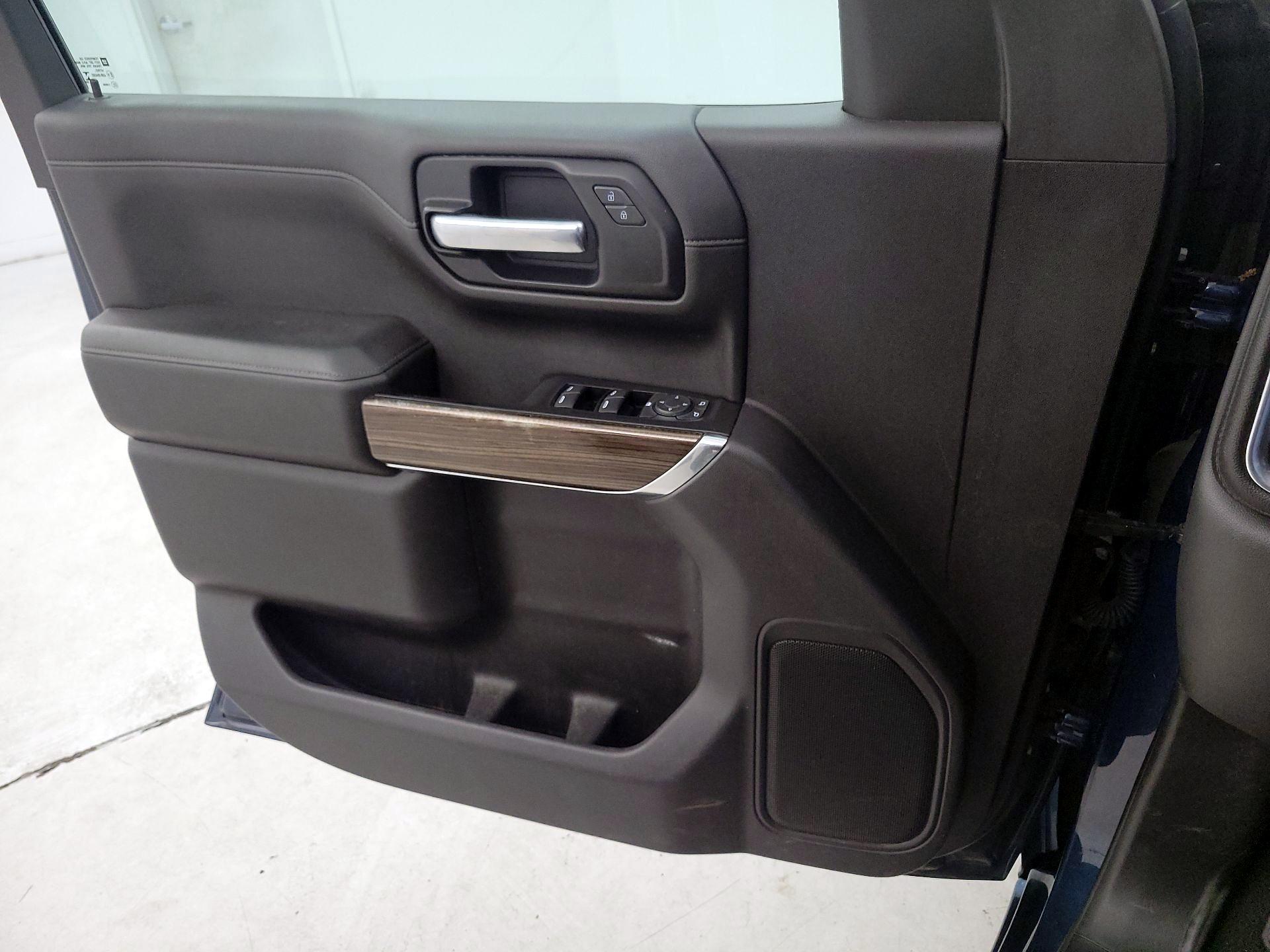Thumbnail: 2020 Chevrolet Silverado 1500 - 12