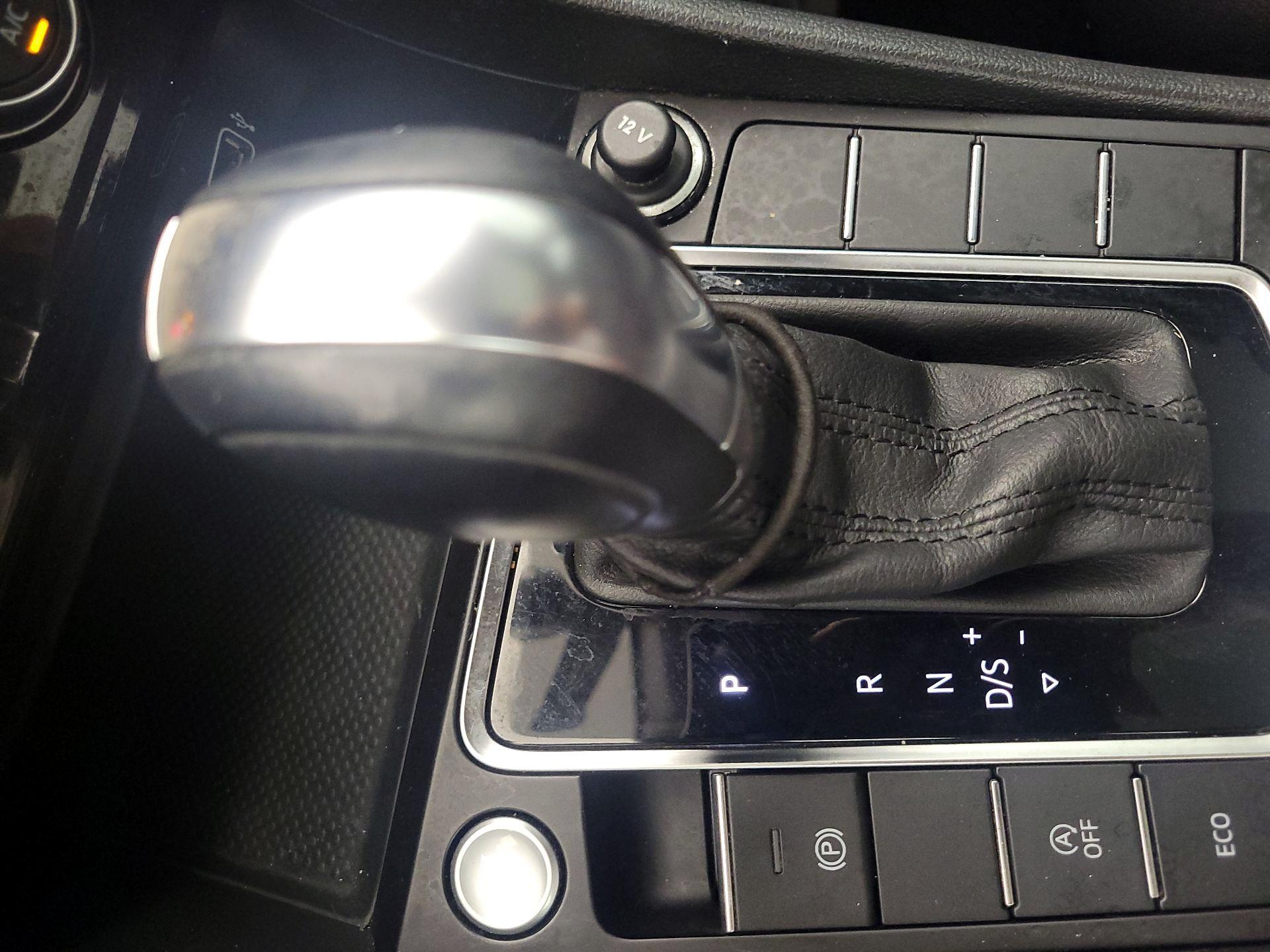 Thumbnail: 2019 Volkswagen Jetta - 18