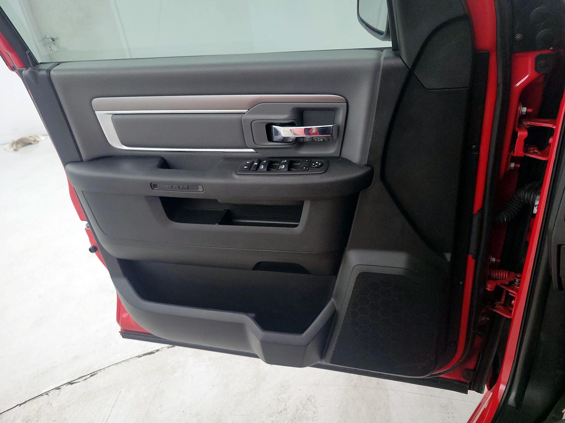 Thumbnail: 2021 RAM 1500 Classic - 12