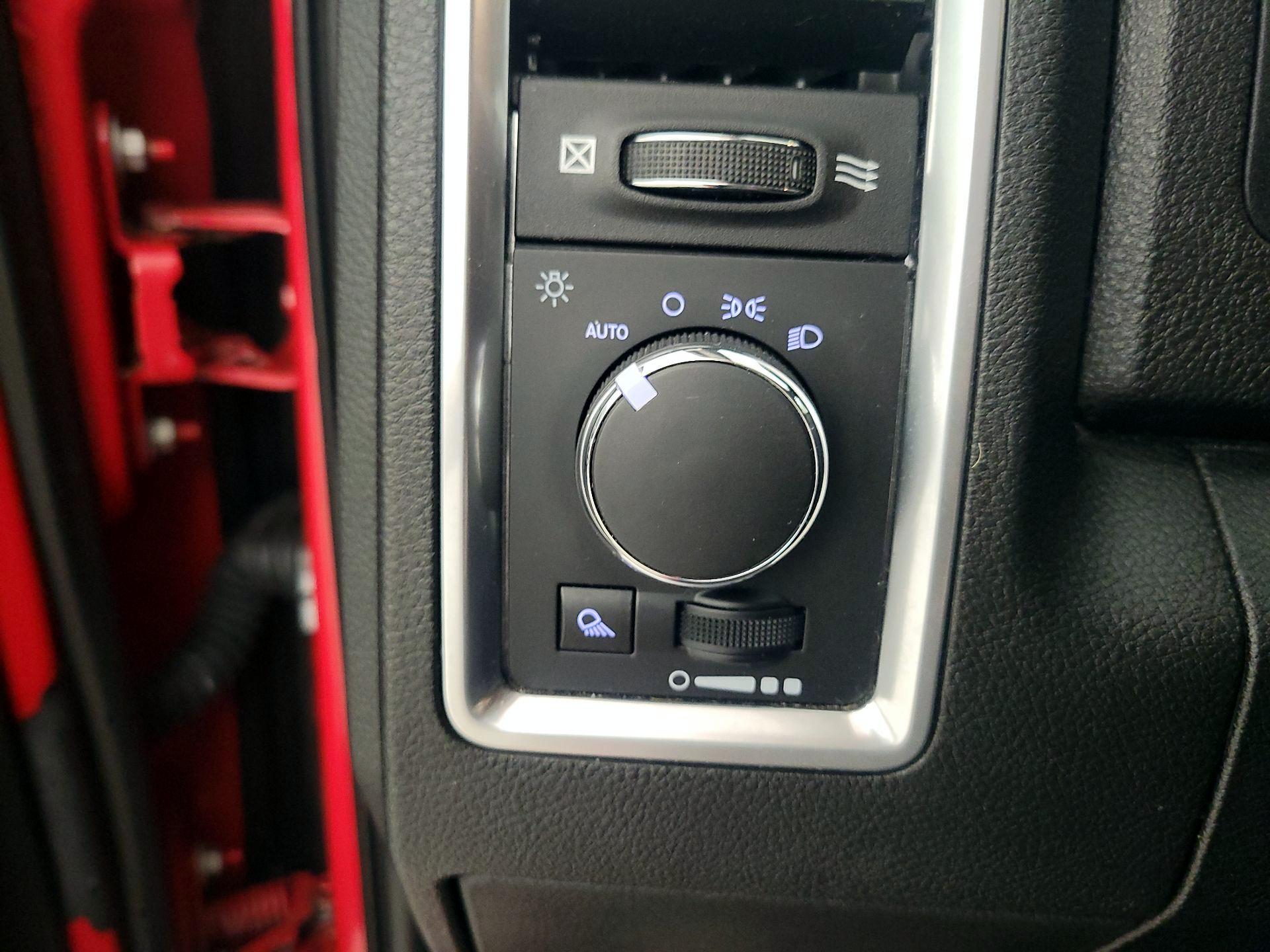 Thumbnail: 2021 RAM 1500 Classic - 13