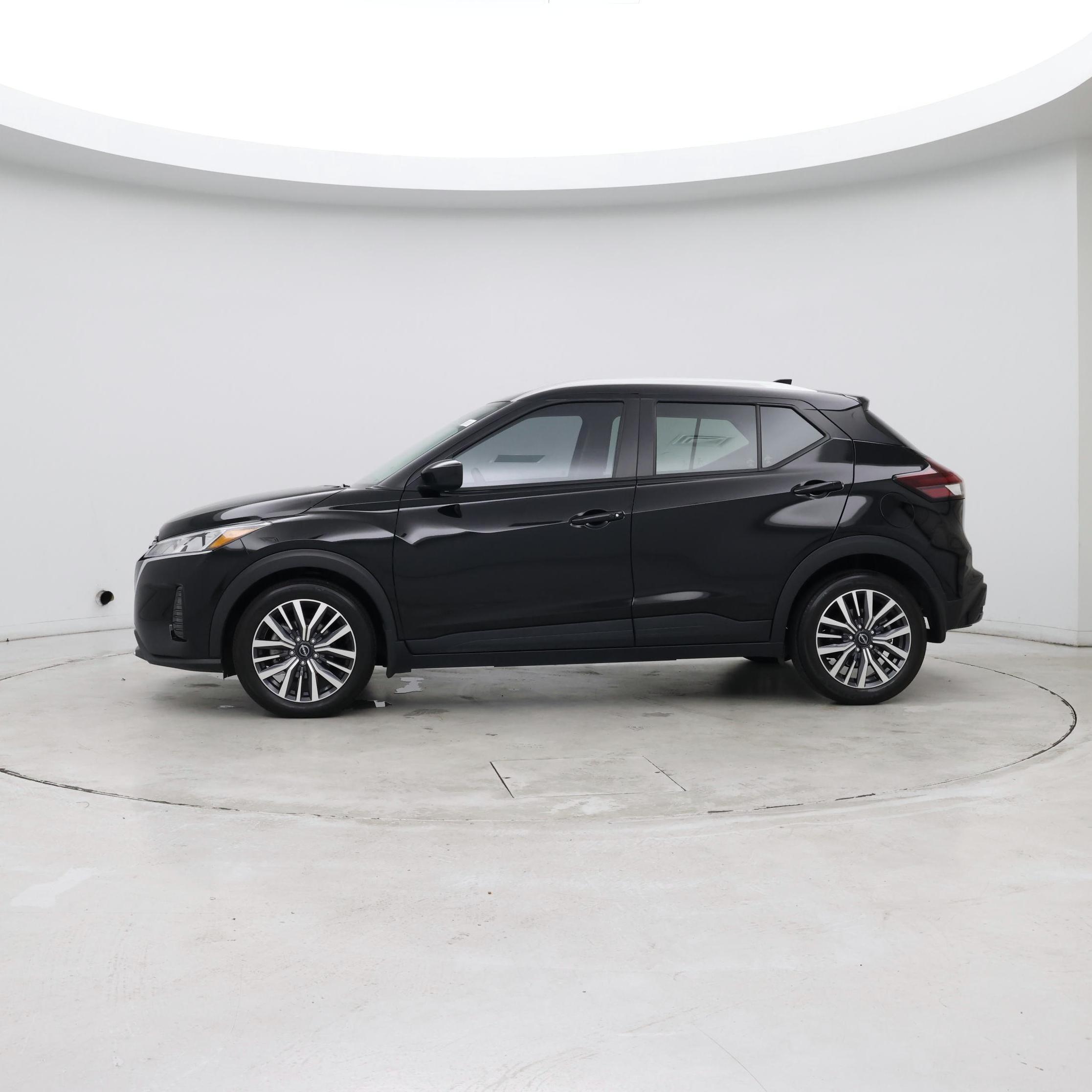 Thumbnail: 2023 Nissan Kicks - 2