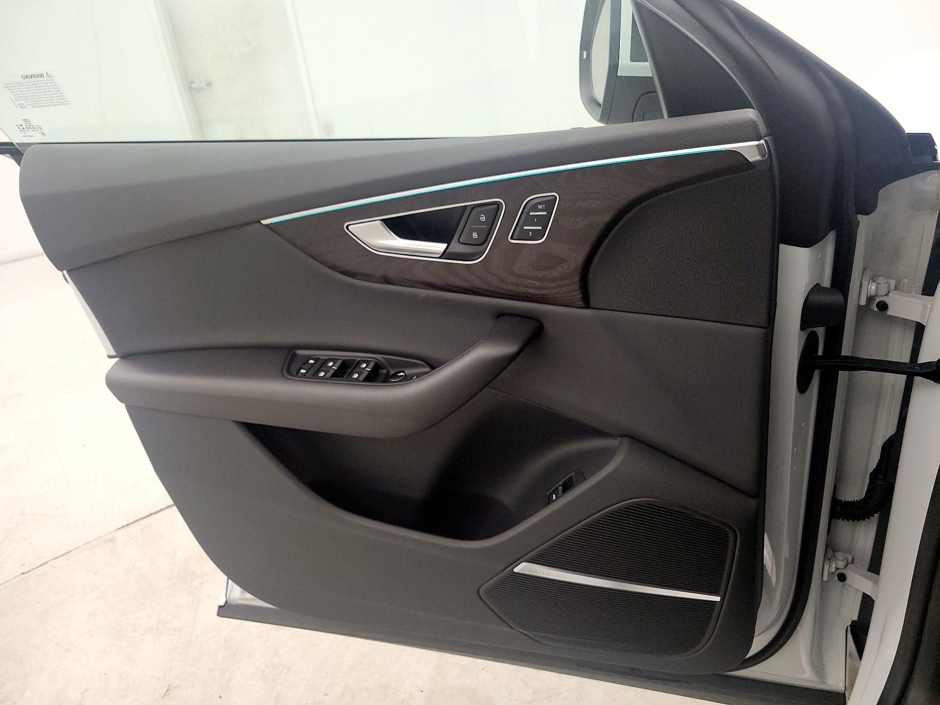 Thumbnail: 2021 Audi Q8 - 12