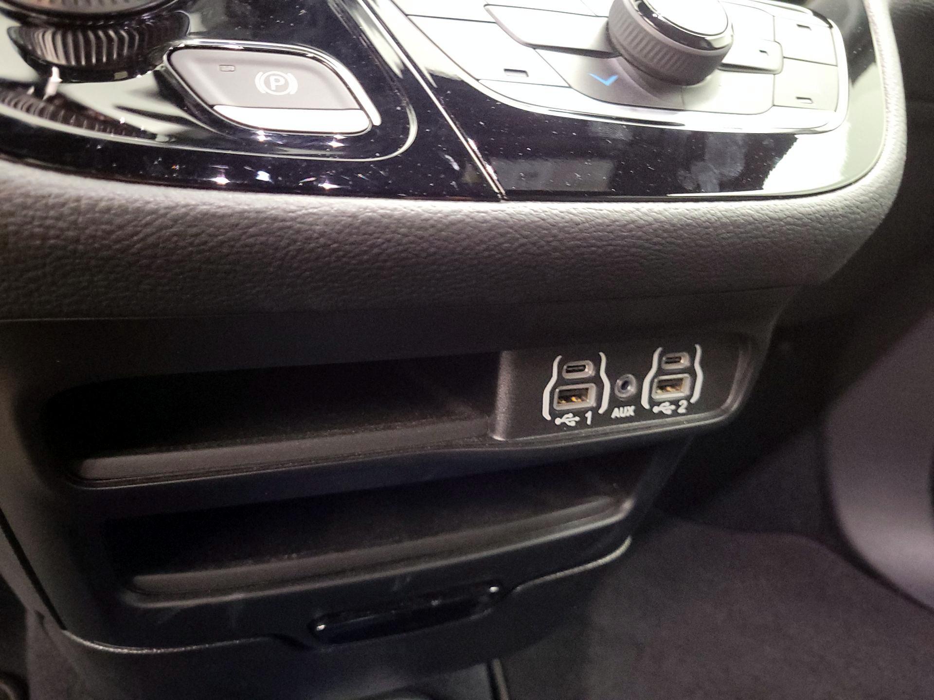 Thumbnail: 2023 Chrysler Pacifica - 16