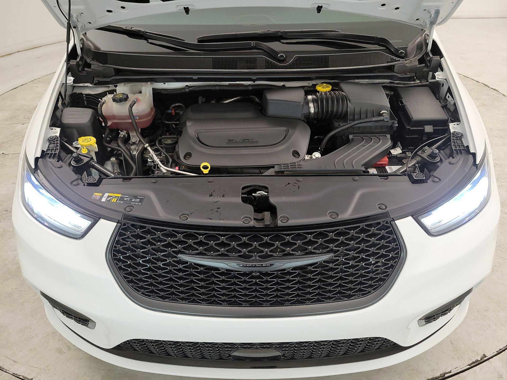 Thumbnail: 2023 Chrysler Pacifica - 19