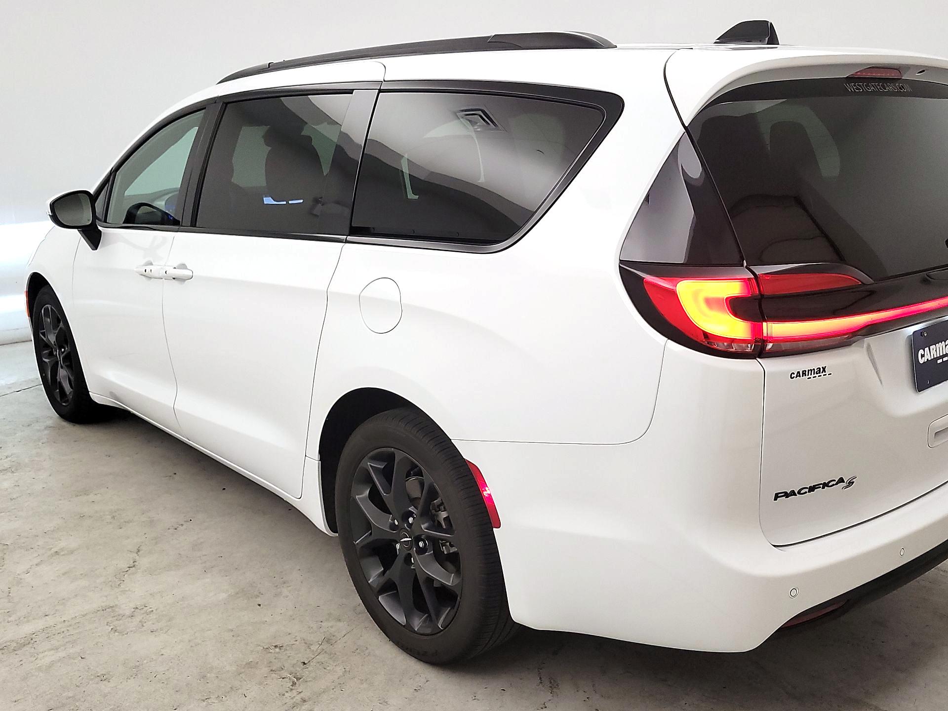 Thumbnail: 2023 Chrysler Pacifica - 7