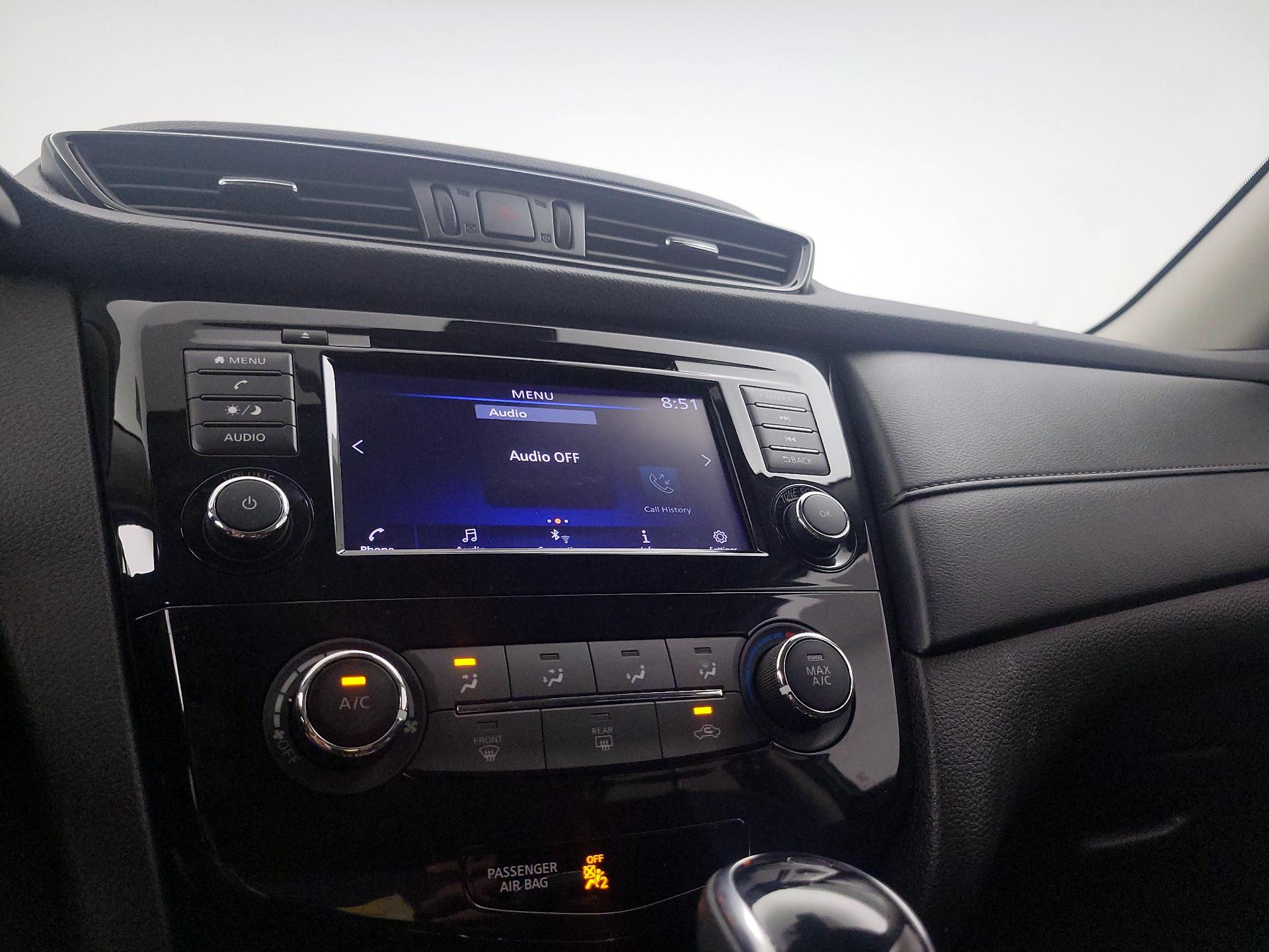 Thumbnail: 2019 Nissan Rogue - 16