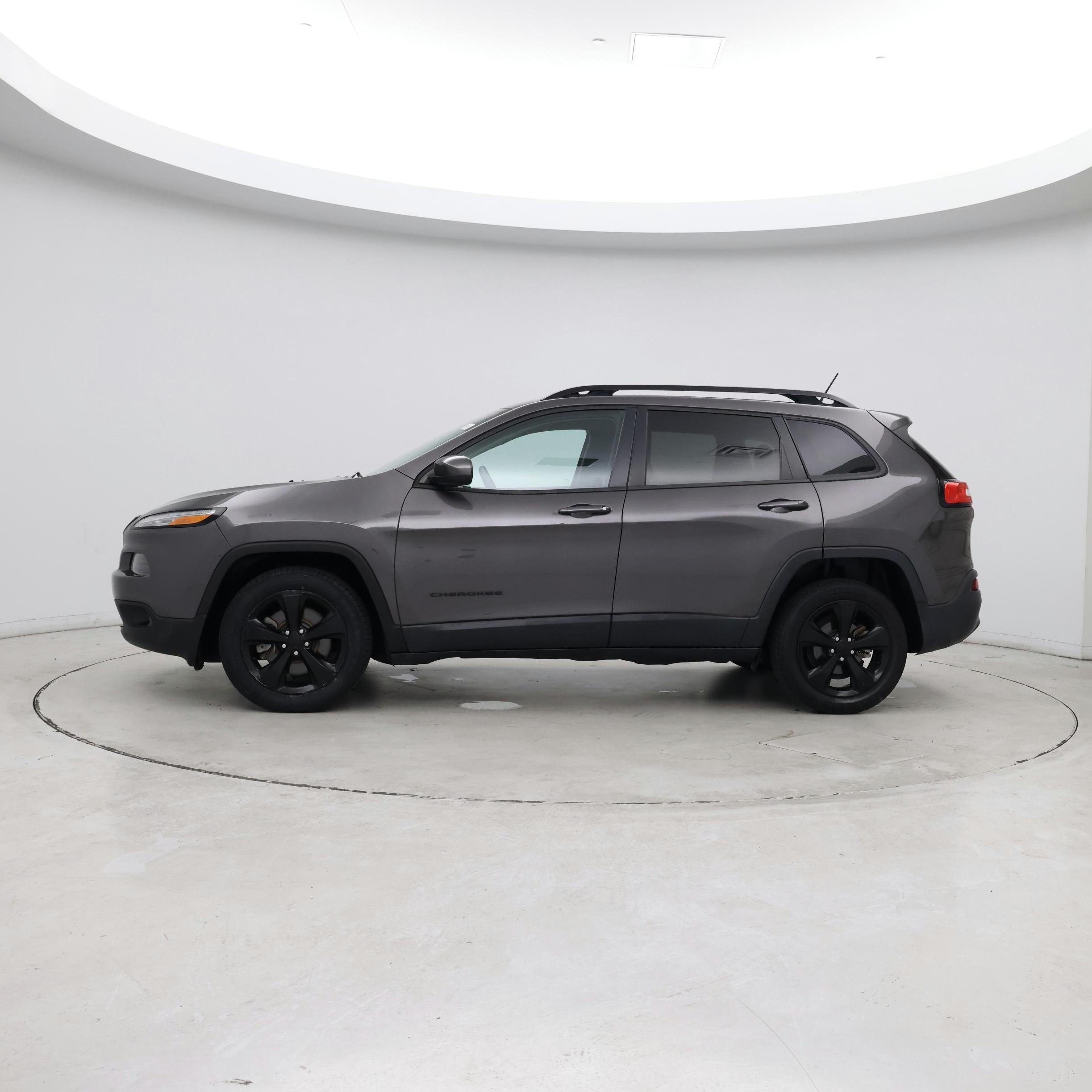 Thumbnail: 2018 Jeep Cherokee - 3