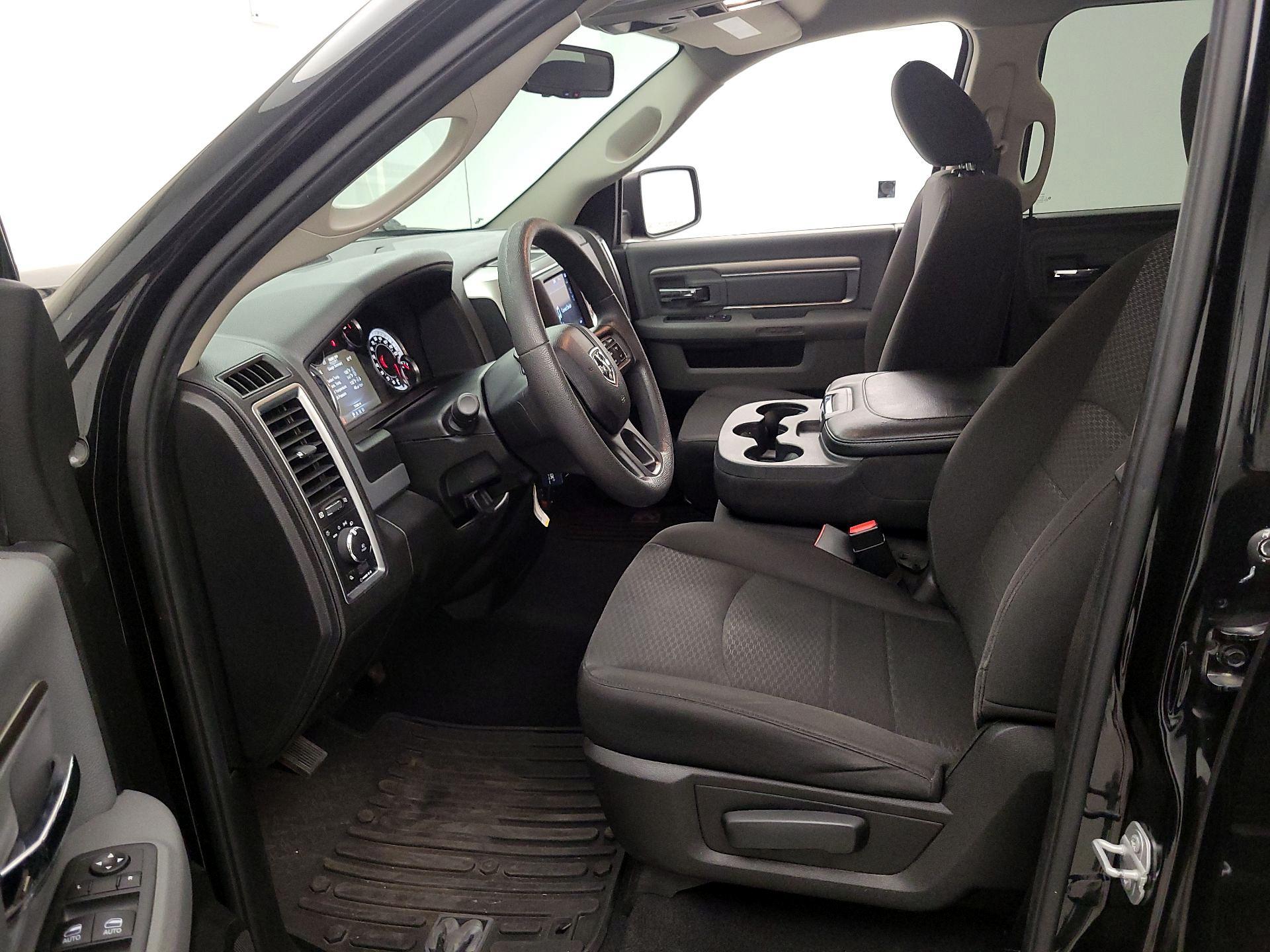 Thumbnail: 2019 RAM 1500 Classic - 11