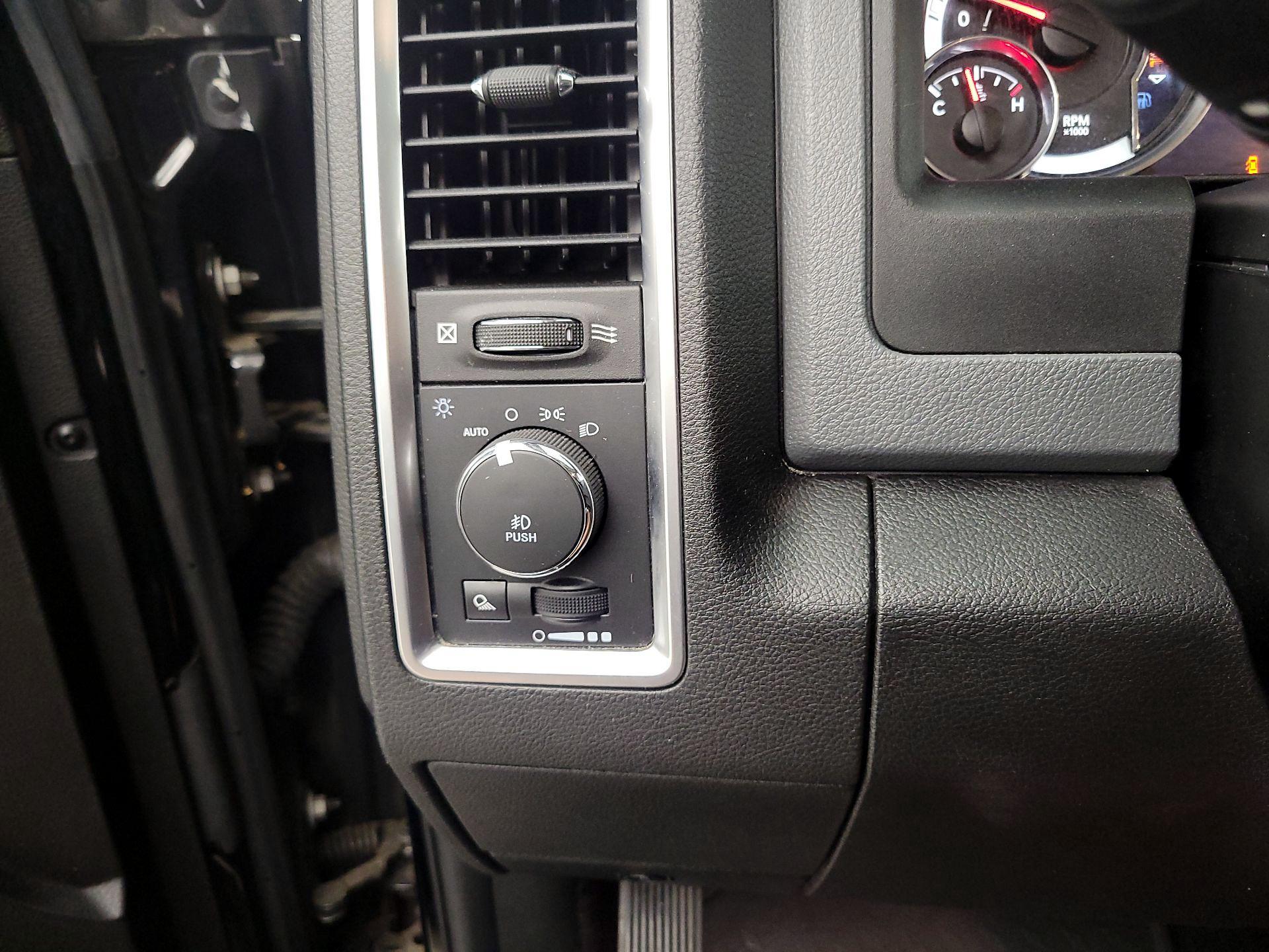Thumbnail: 2019 RAM 1500 Classic - 13