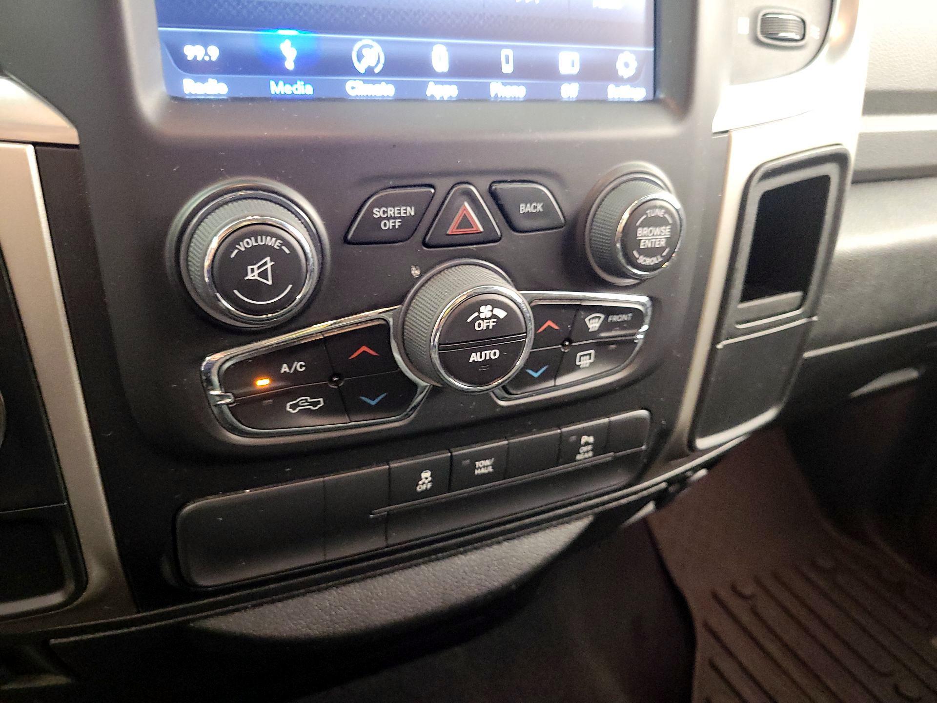 Thumbnail: 2019 RAM 1500 Classic - 16