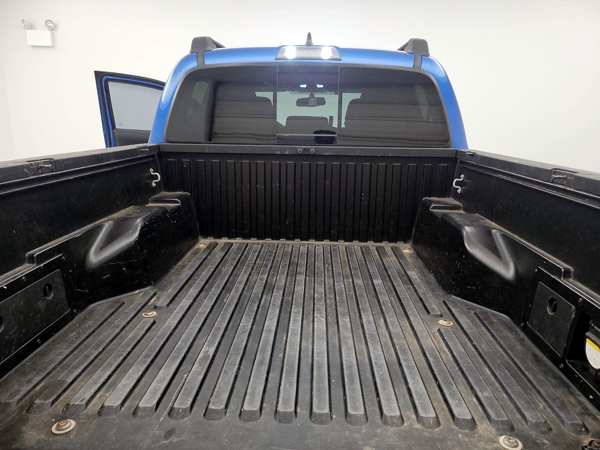 Thumbnail: 2017 Toyota Tacoma - 19