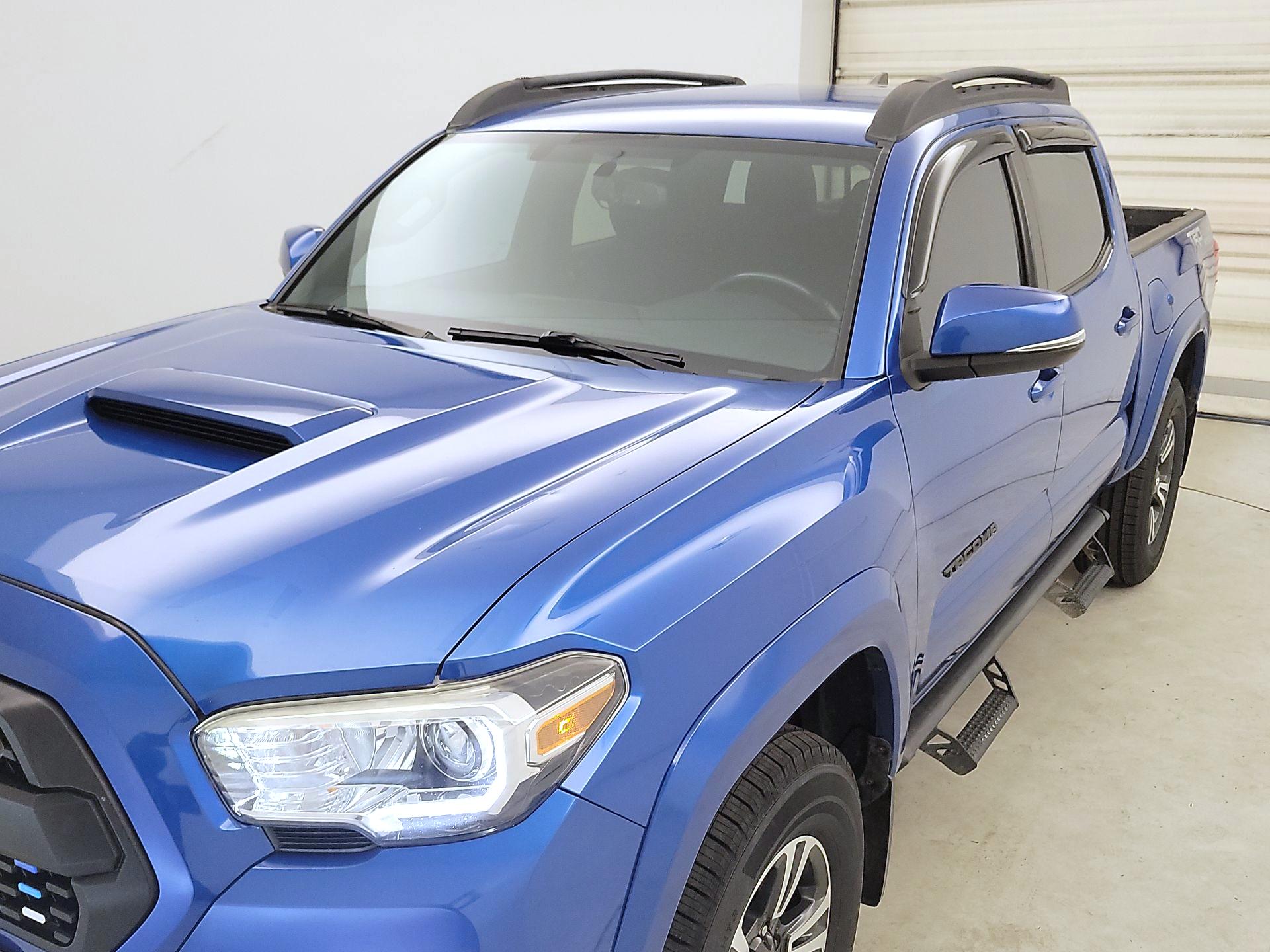 Thumbnail: 2017 Toyota Tacoma - 3