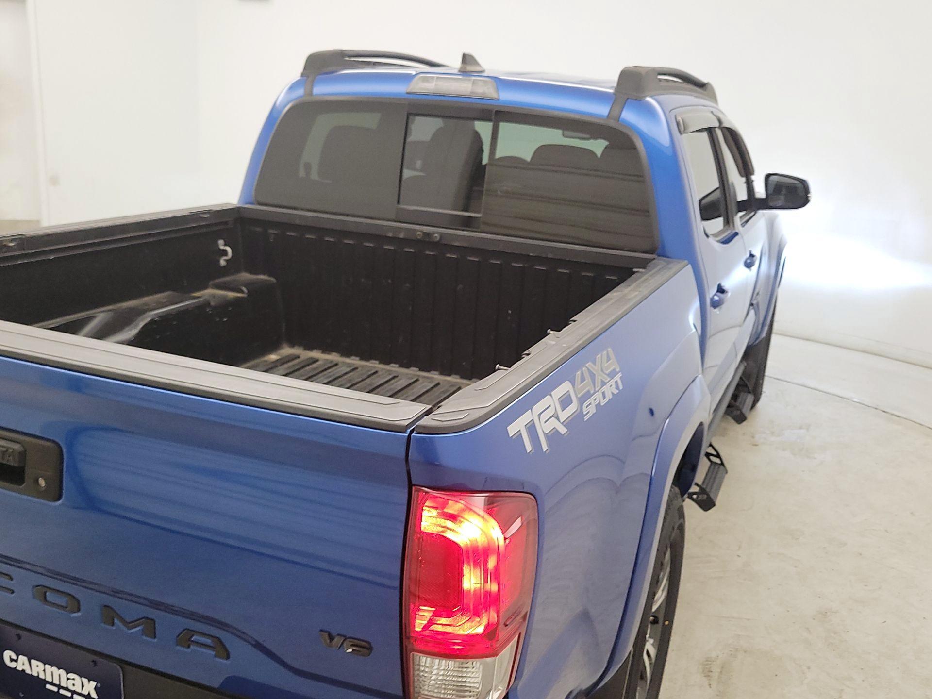 Thumbnail: 2017 Toyota Tacoma - 5