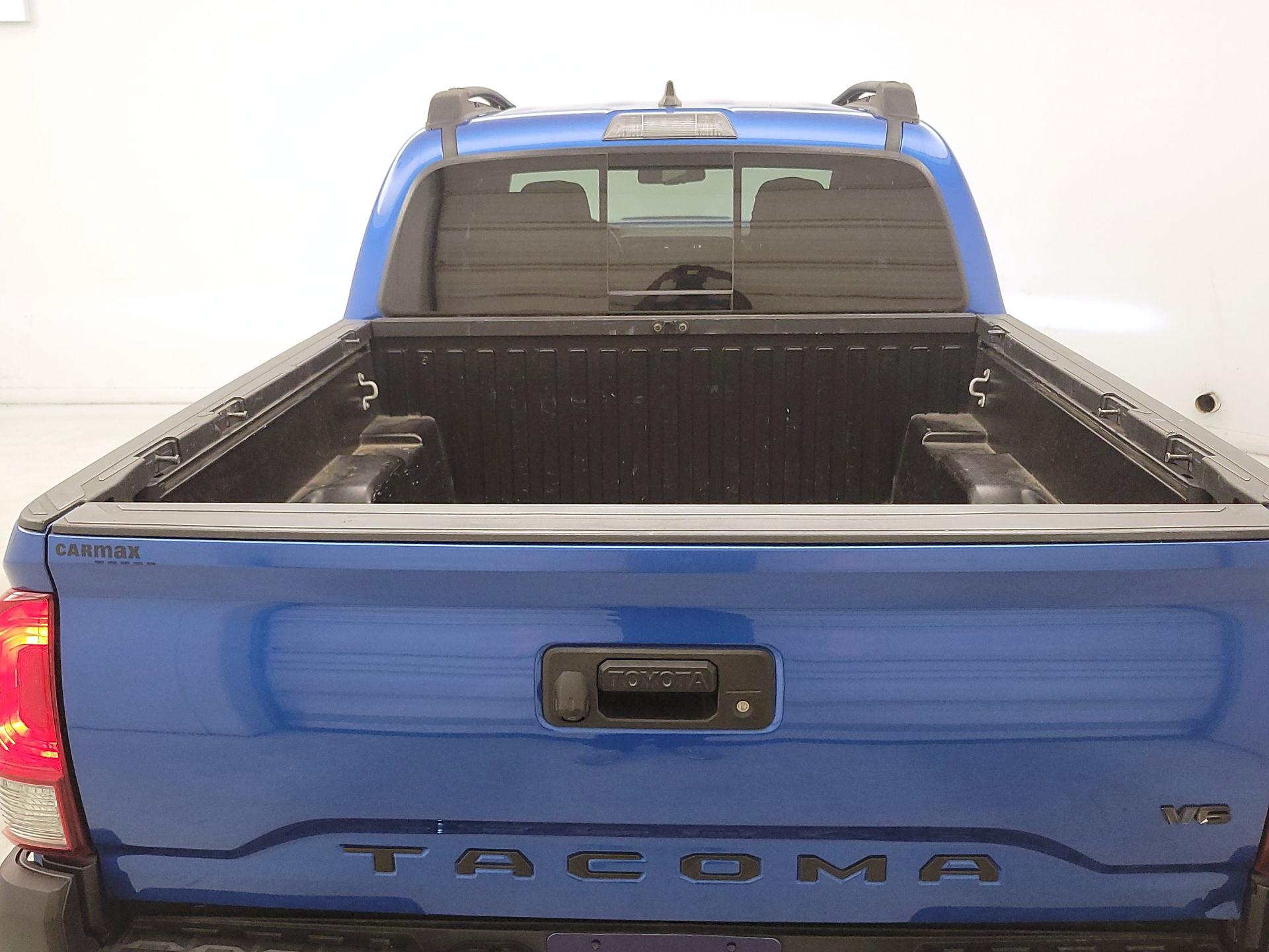Thumbnail: 2017 Toyota Tacoma - 6