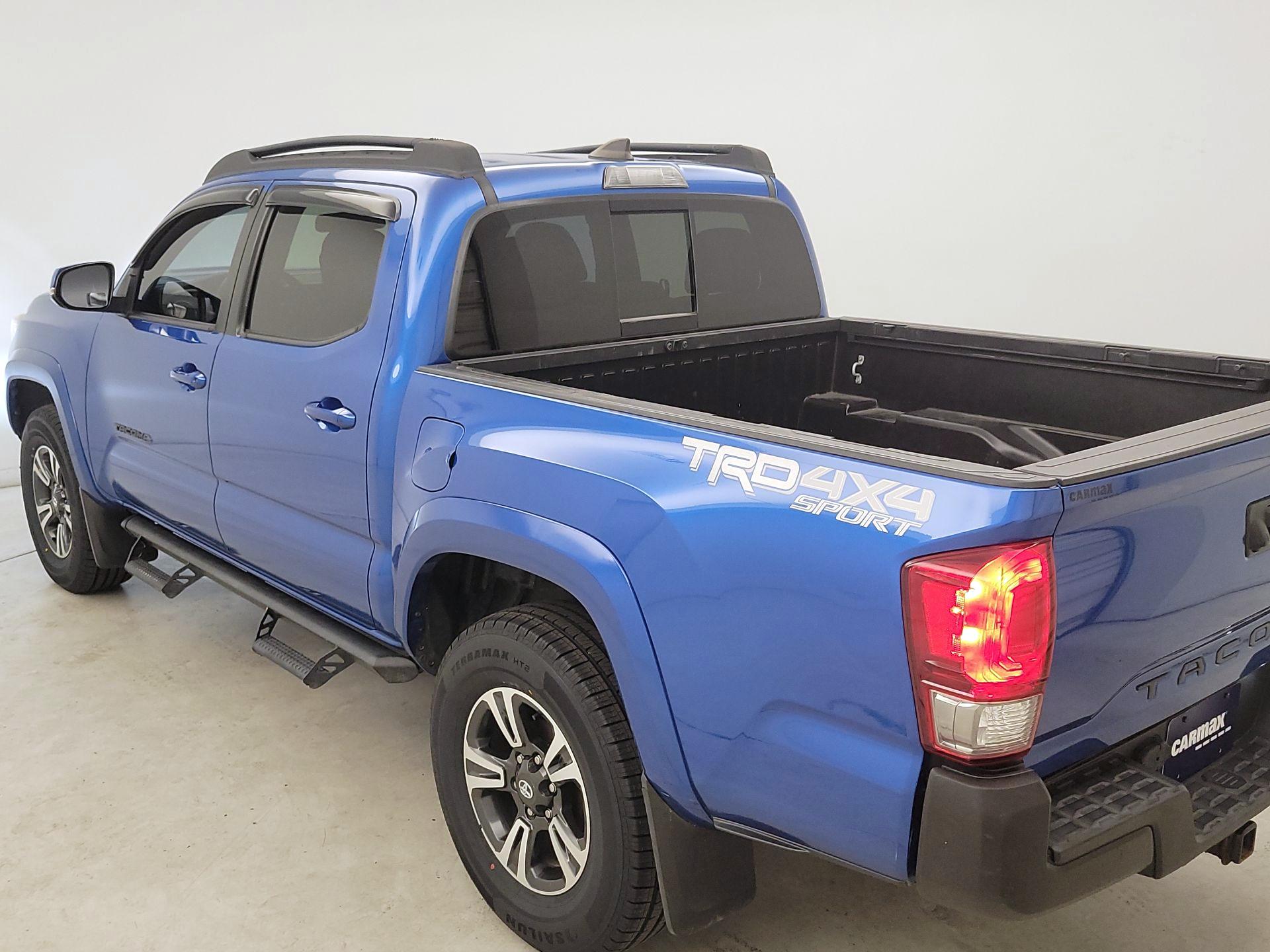 Thumbnail: 2017 Toyota Tacoma - 7