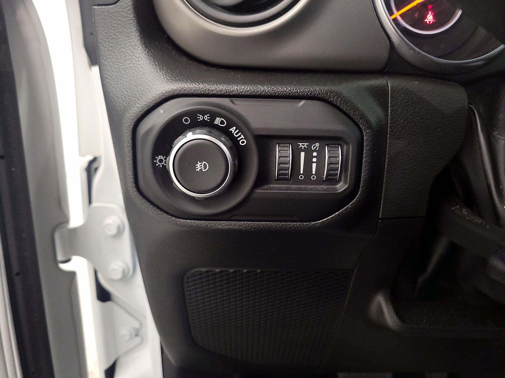 Thumbnail: 2022 Jeep Wrangler - 11