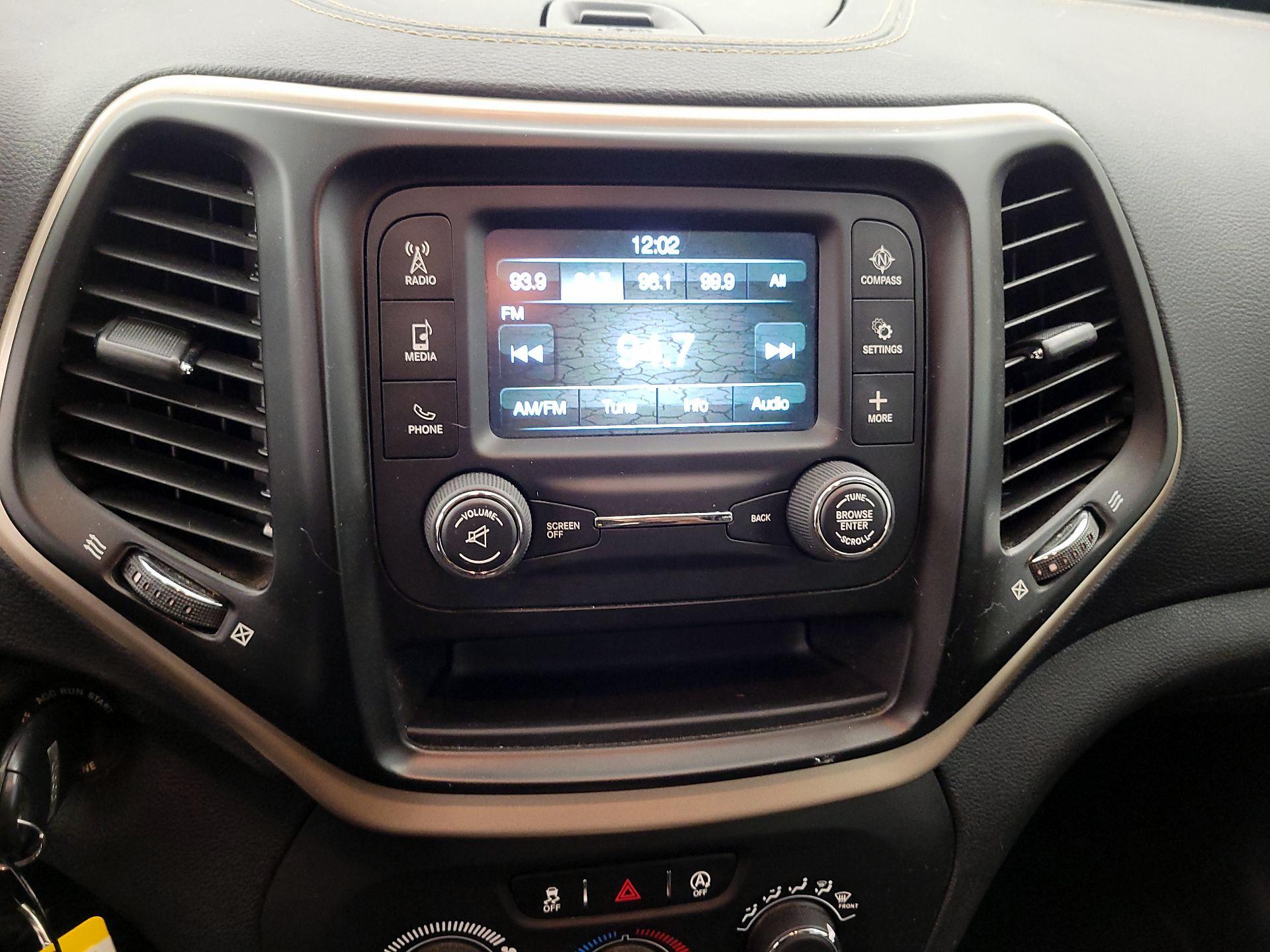 Thumbnail: 2018 Jeep Cherokee - 15