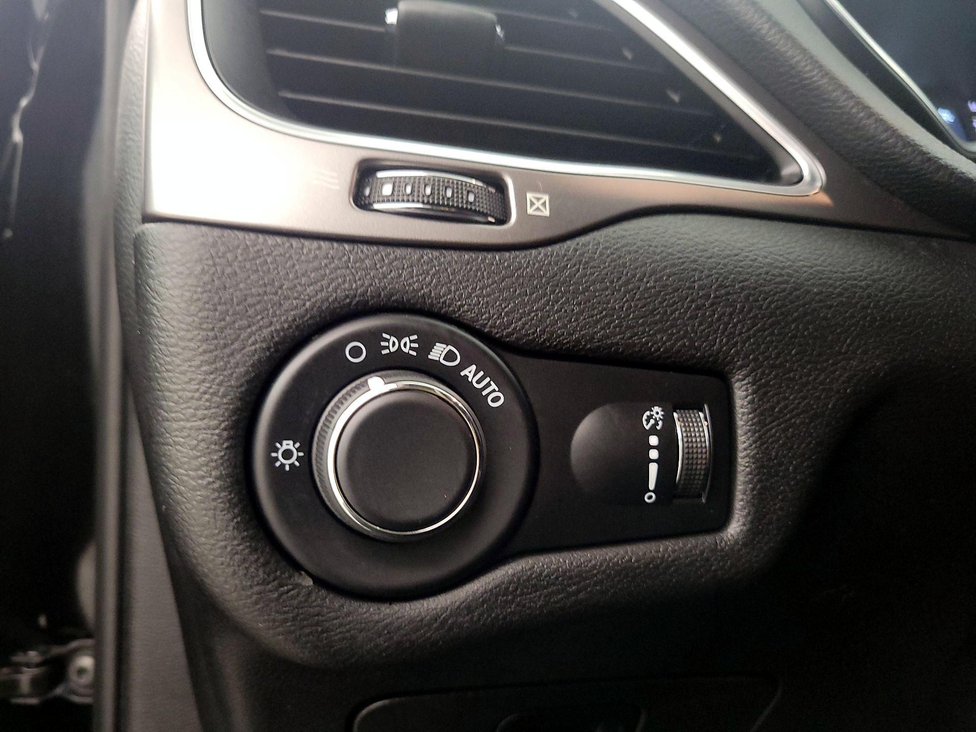 Thumbnail: 2021 Jeep Cherokee - 13