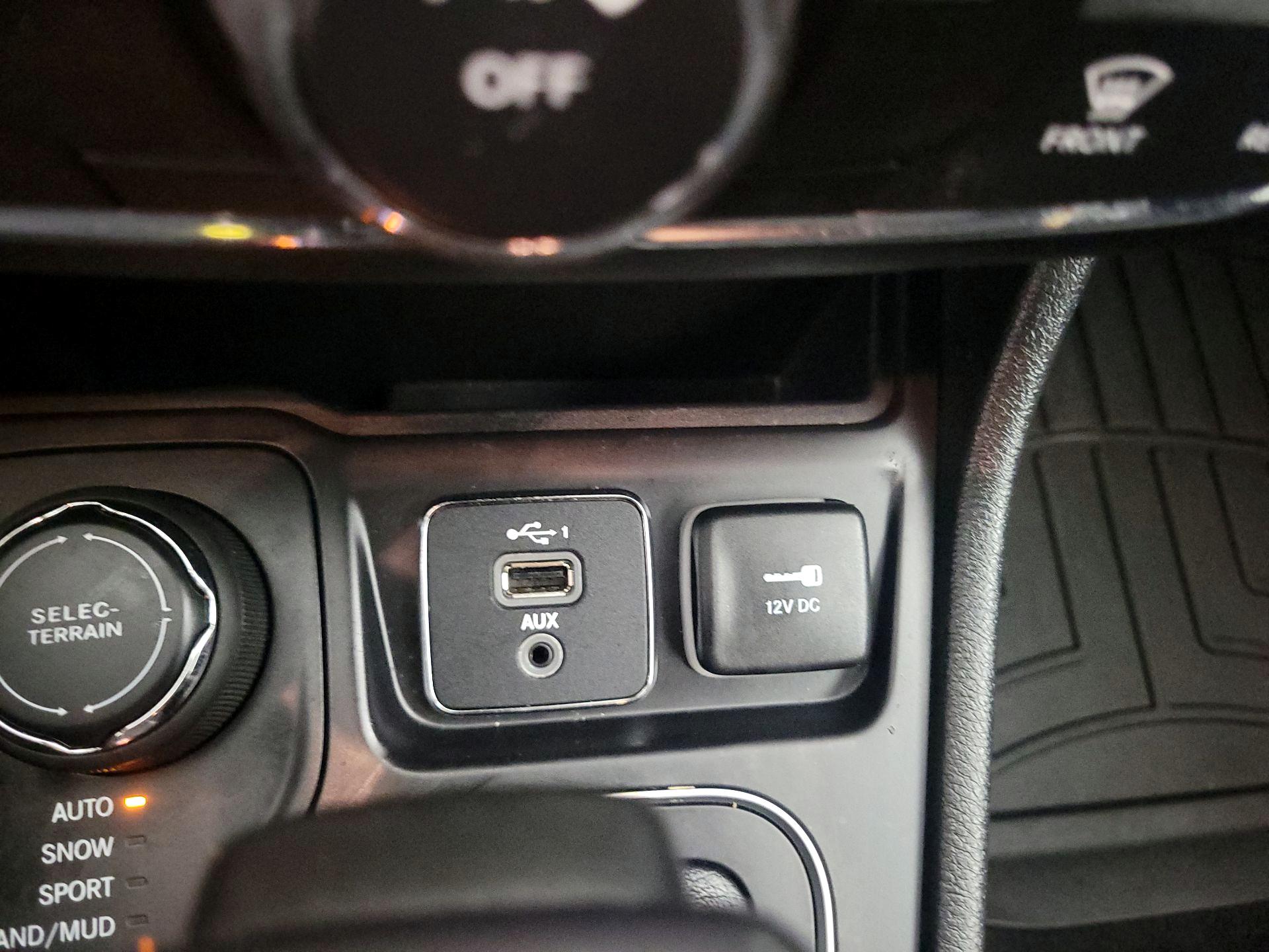 Thumbnail: 2021 Jeep Cherokee - 18