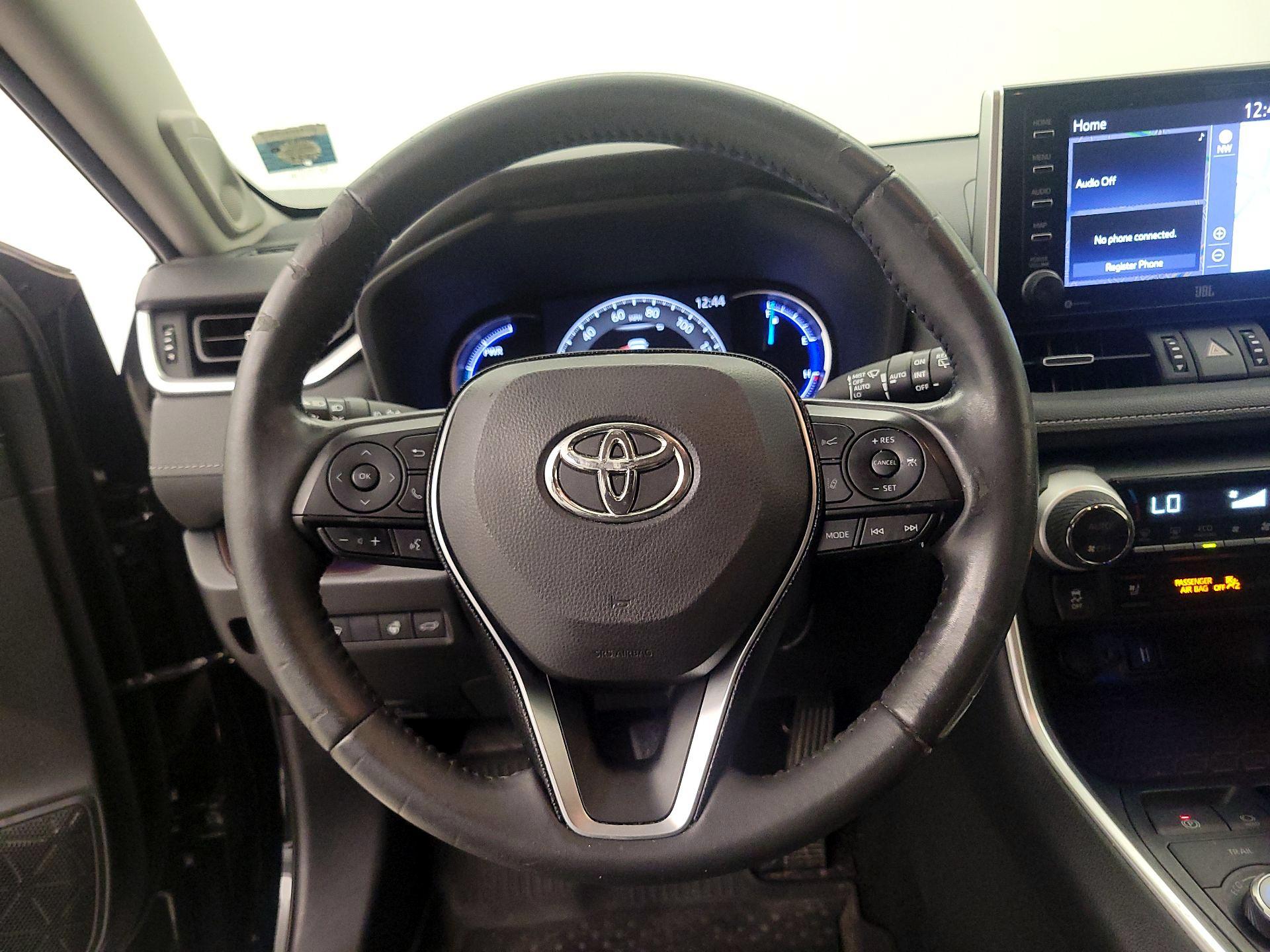 Thumbnail: 2020 Toyota RAV4 - 10