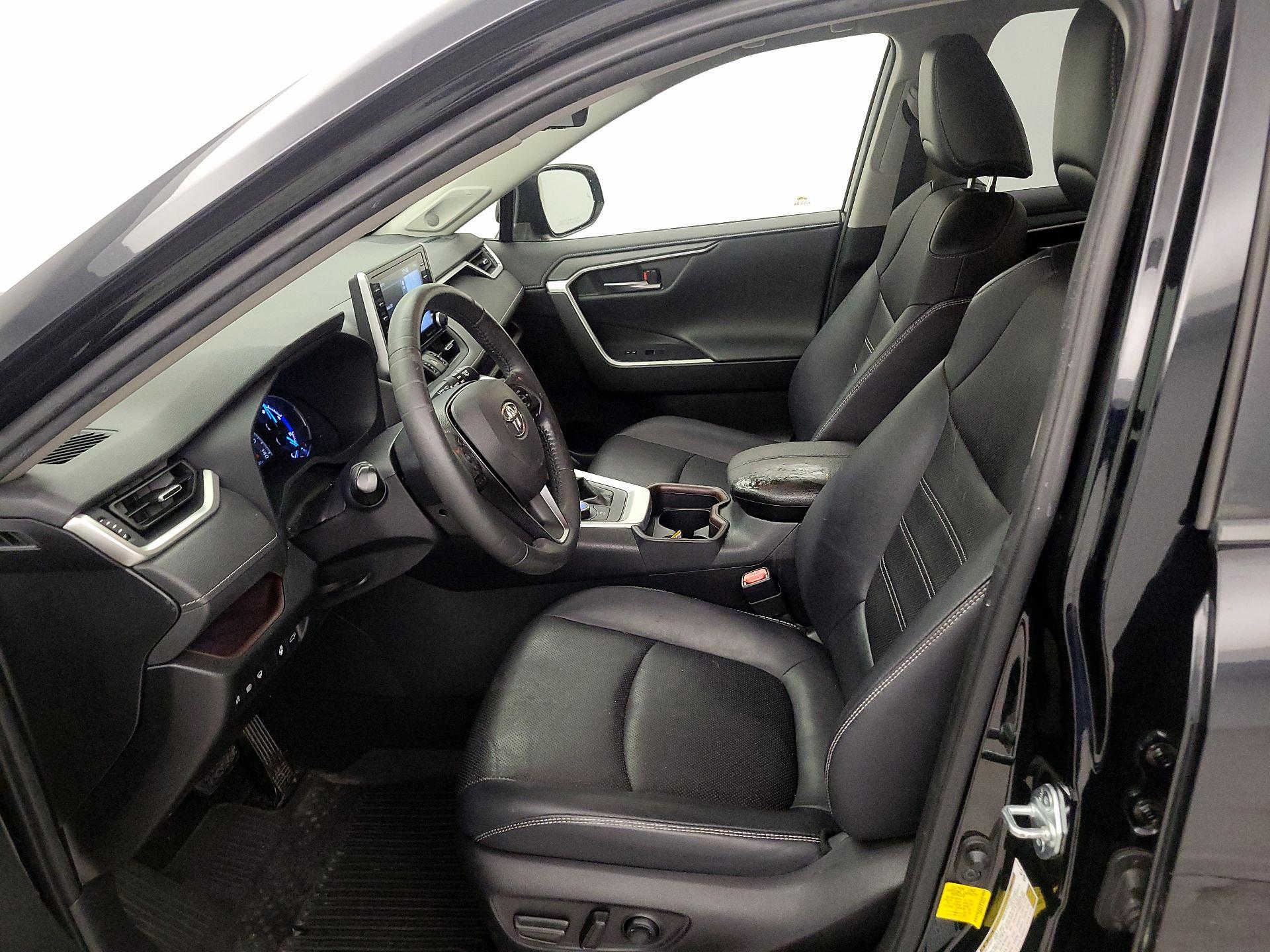 Thumbnail: 2020 Toyota RAV4 - 11