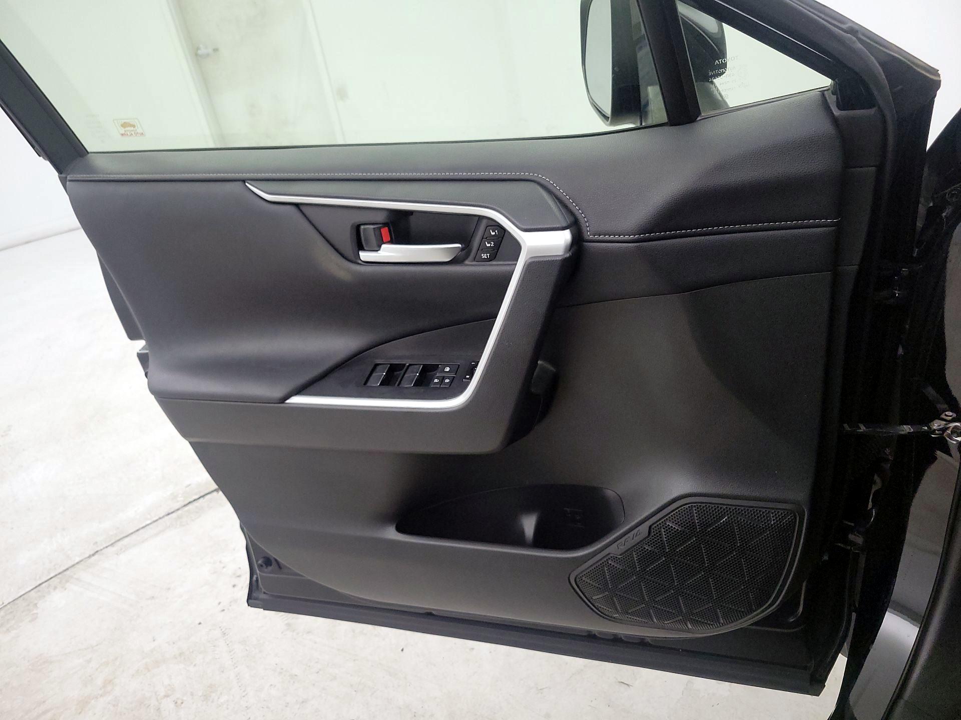 Thumbnail: 2020 Toyota RAV4 - 12