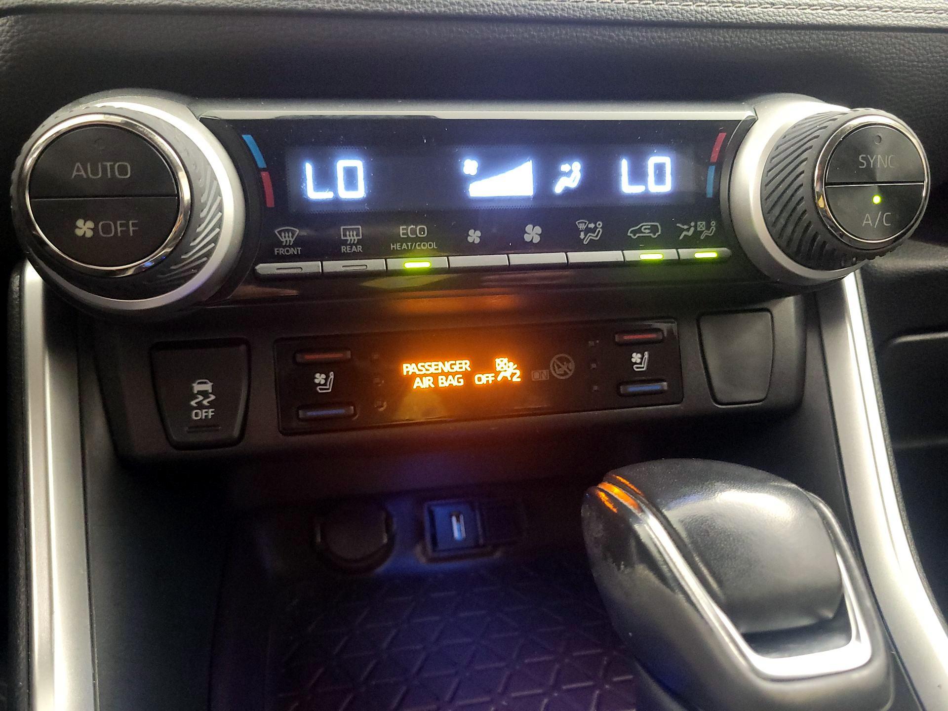 Thumbnail: 2020 Toyota RAV4 - 17