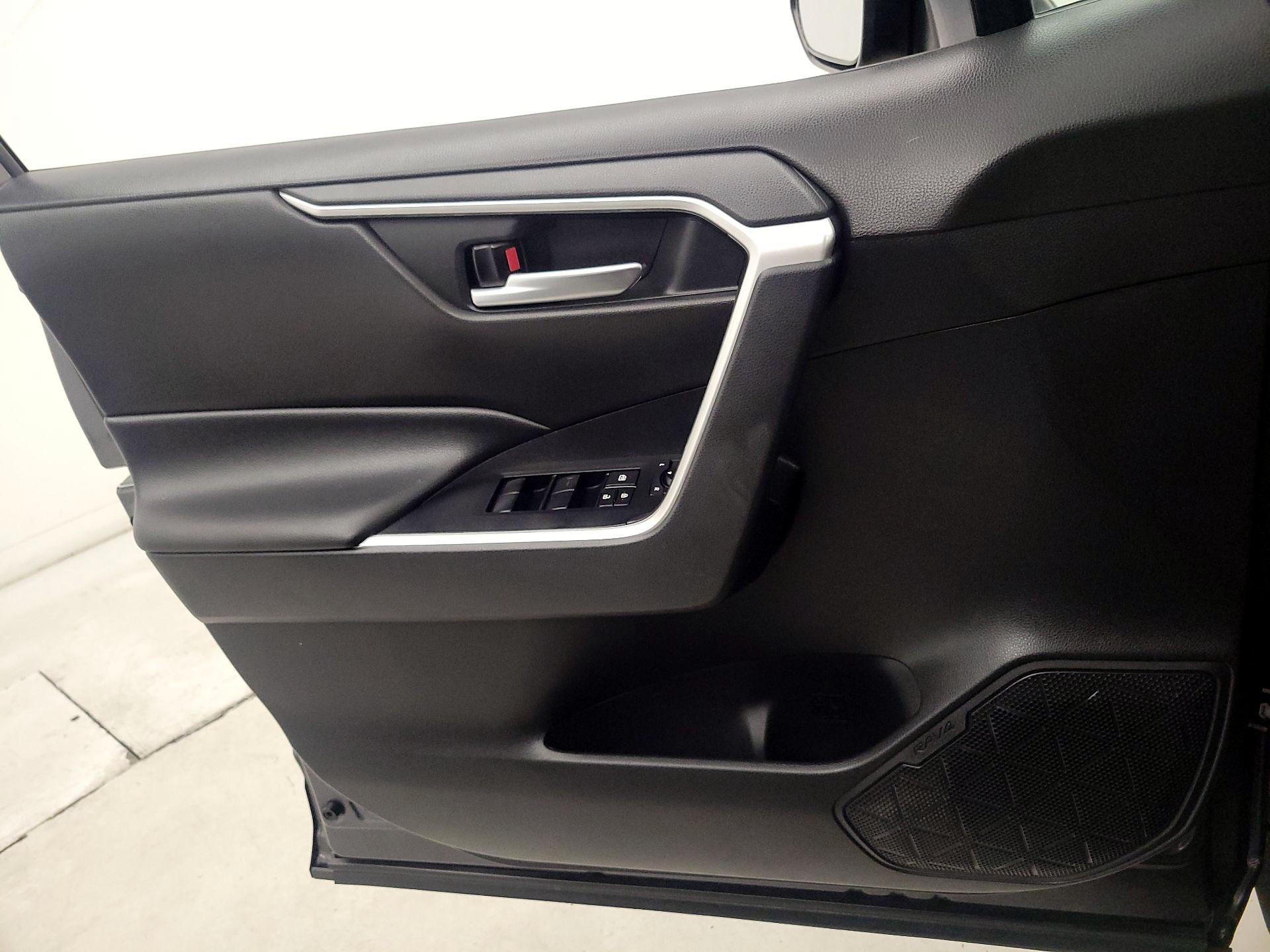 Thumbnail: 2021 Toyota RAV4 - 12