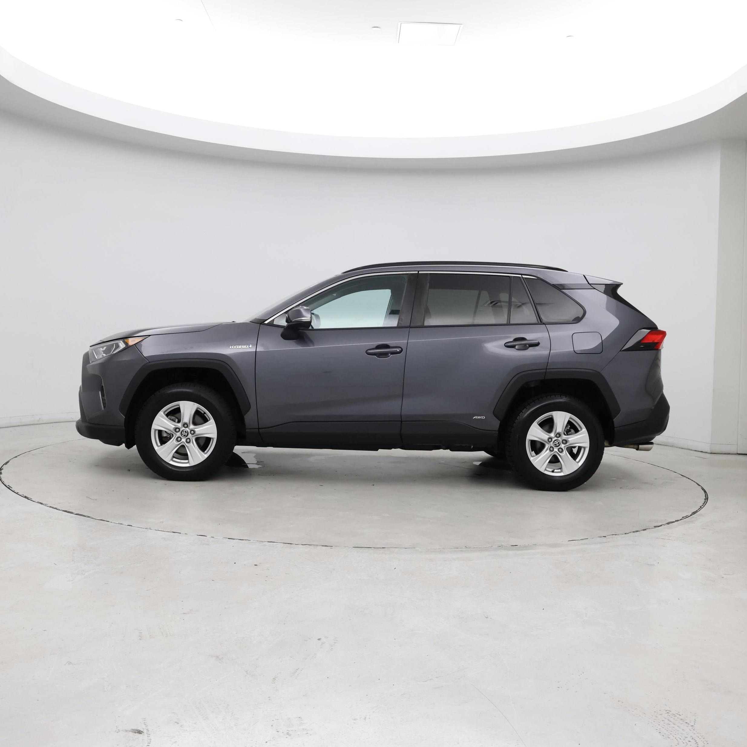 Thumbnail: 2021 Toyota RAV4 - 3