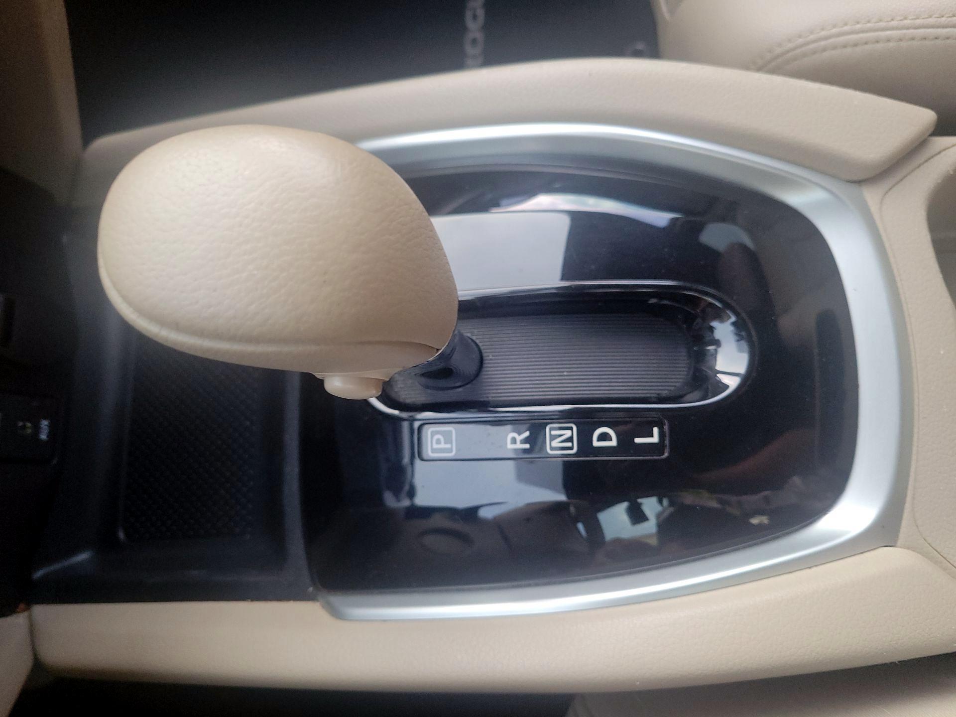 Thumbnail: 2015 Nissan Rogue - 16