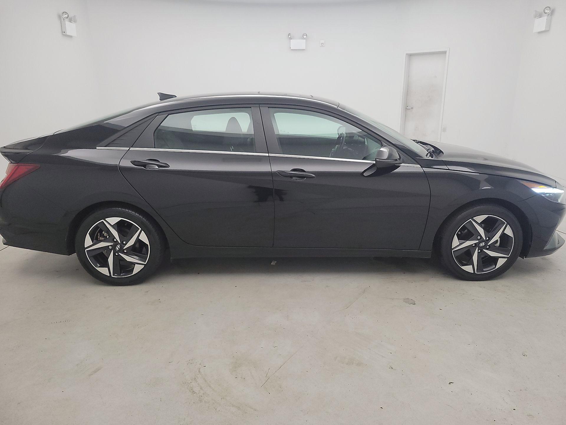 Thumbnail: 2023 Hyundai Elantra - 4