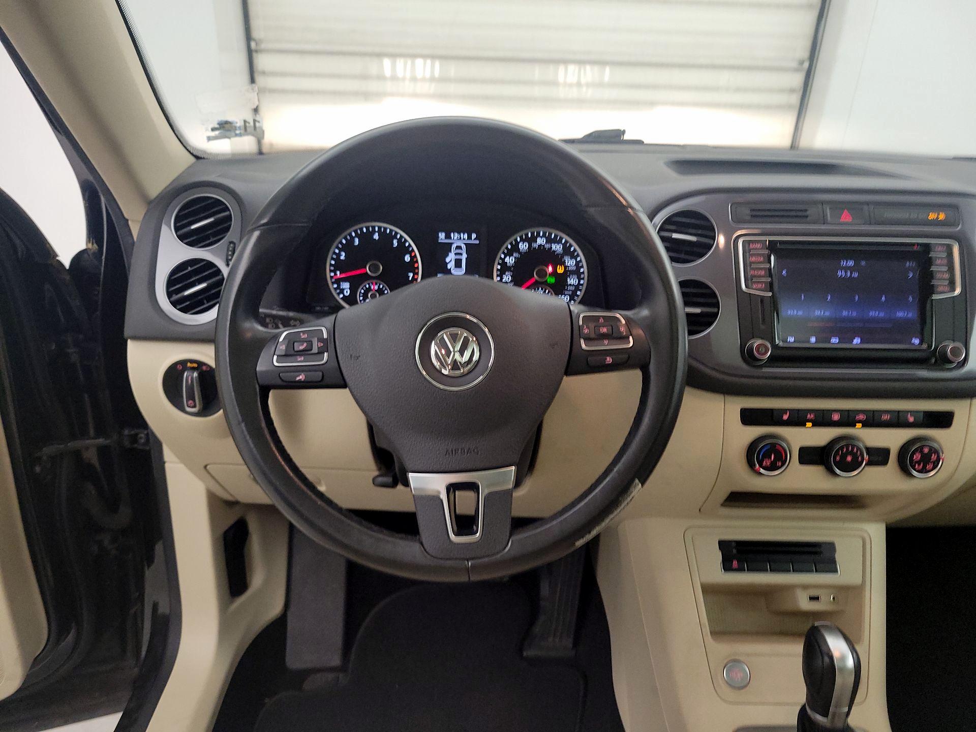 Thumbnail: 2017 Volkswagen Tiguan - 10