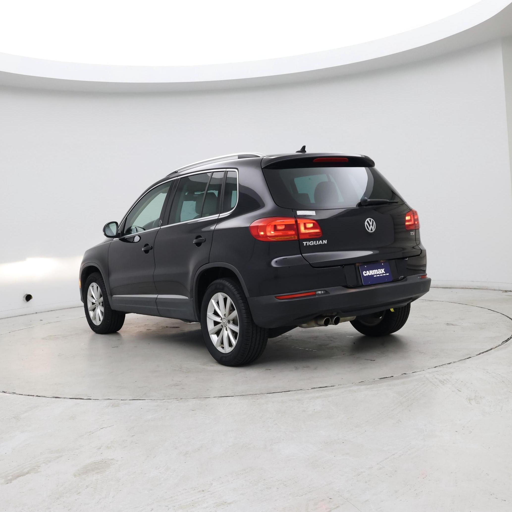 Thumbnail: 2017 Volkswagen Tiguan - 2