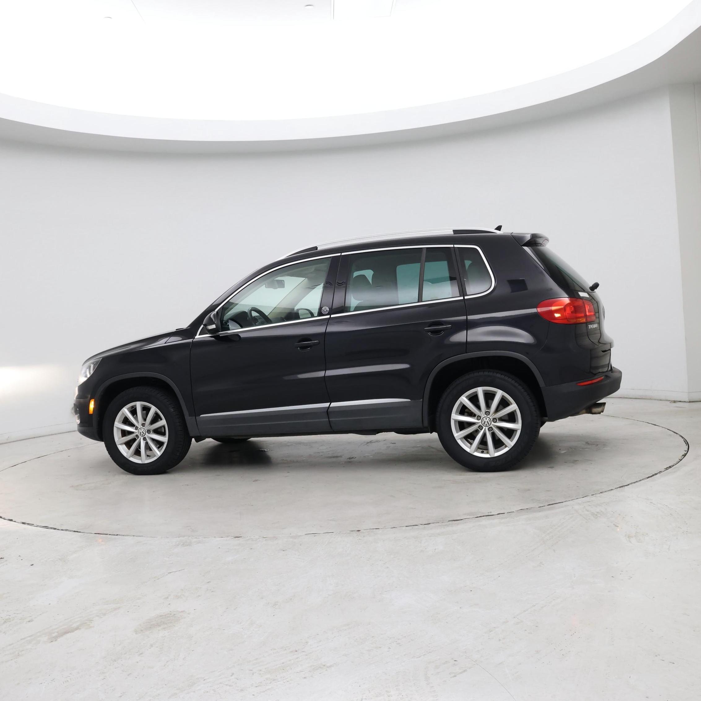 Thumbnail: 2017 Volkswagen Tiguan - 3