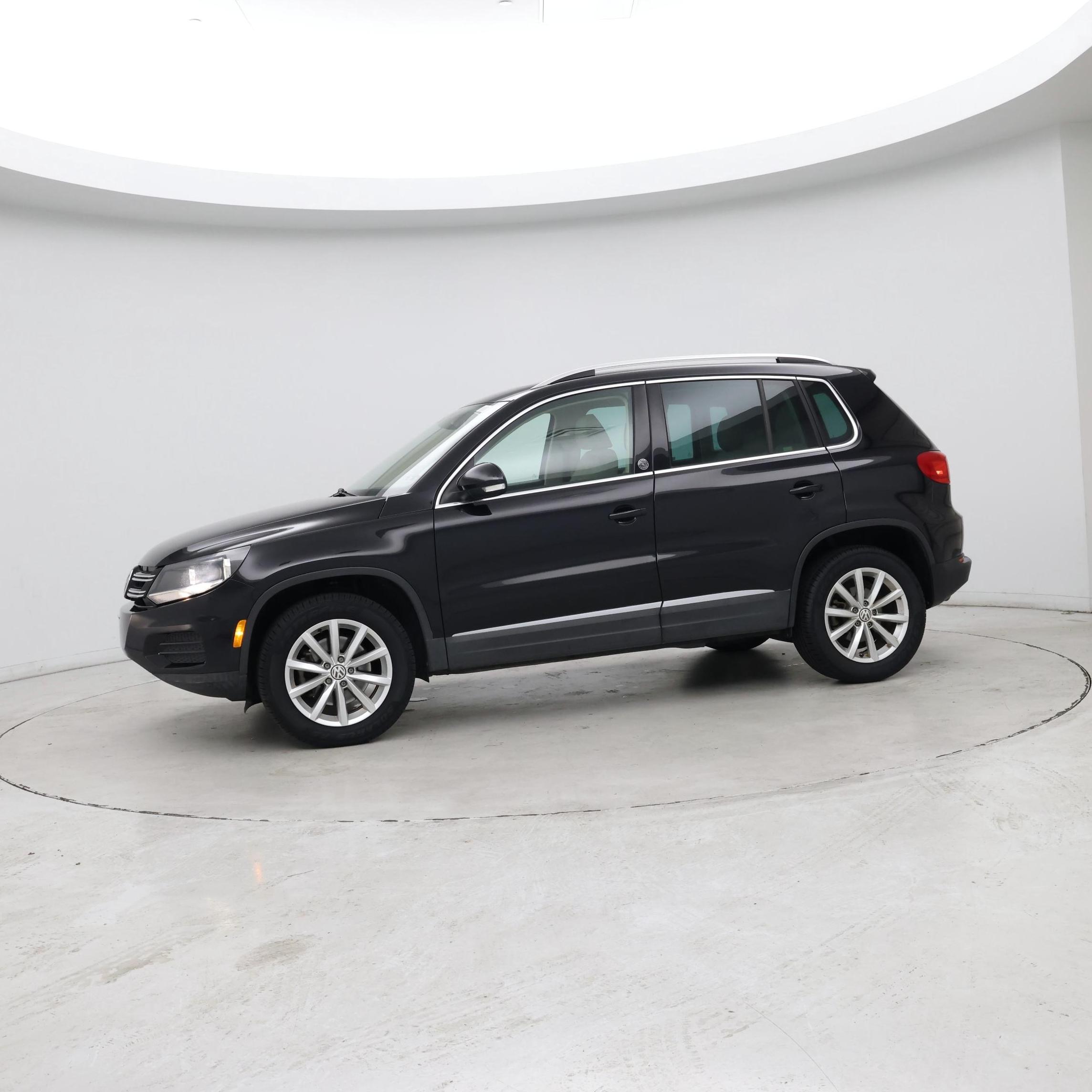 Thumbnail: 2017 Volkswagen Tiguan - 4