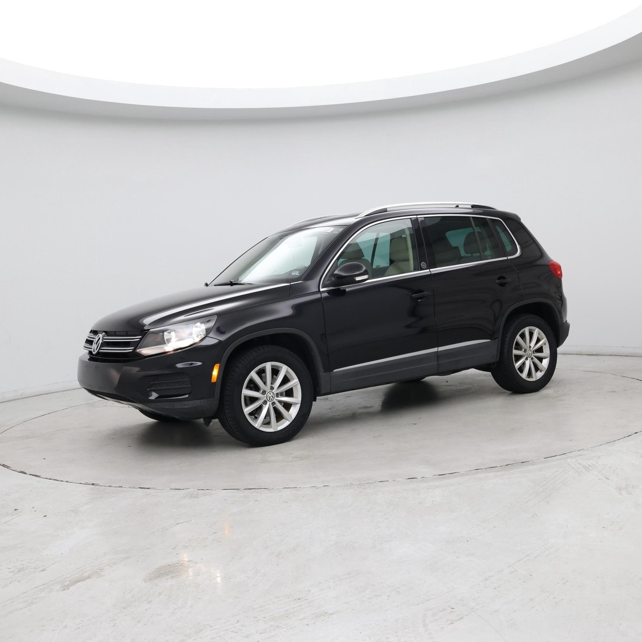 Thumbnail: 2017 Volkswagen Tiguan - 5