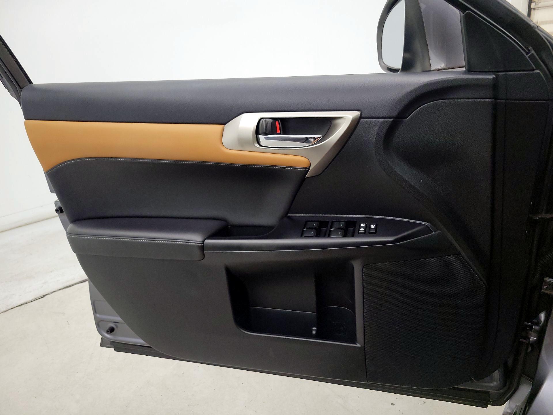 Thumbnail: 2015 Lexus CT - 12