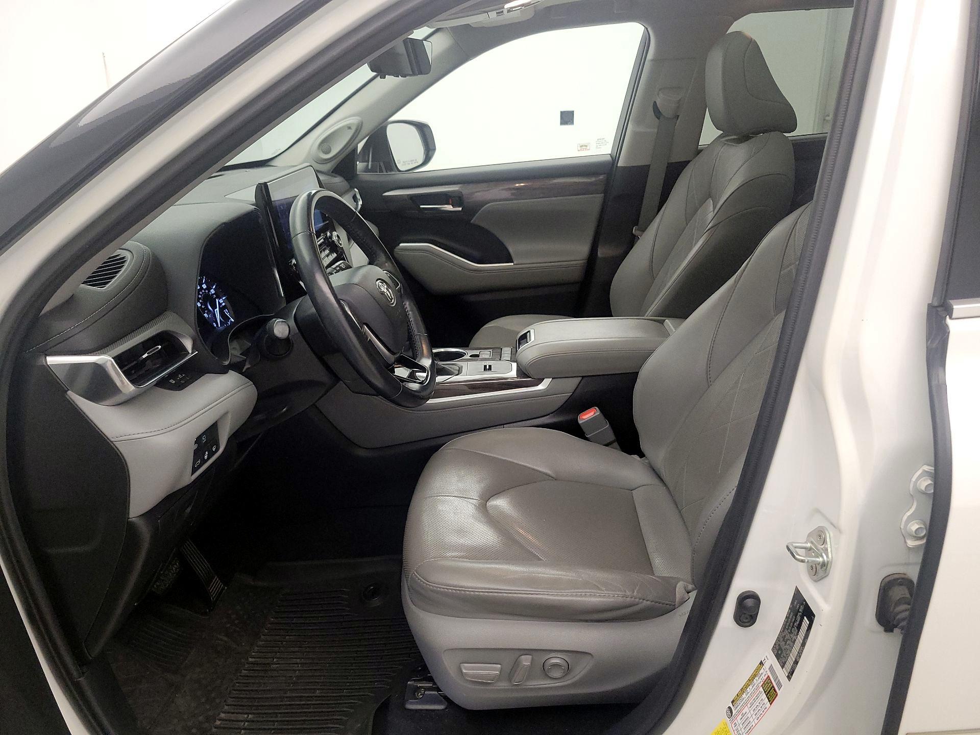 Thumbnail: 2020 Toyota Highlander - 9