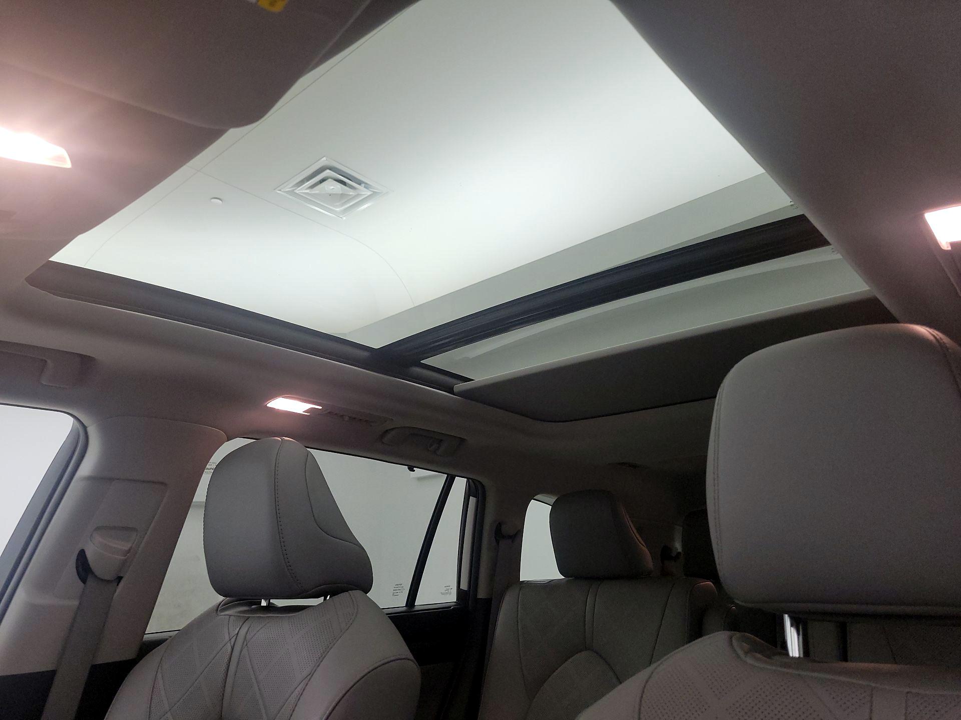 Thumbnail: 2020 Toyota Highlander - 17