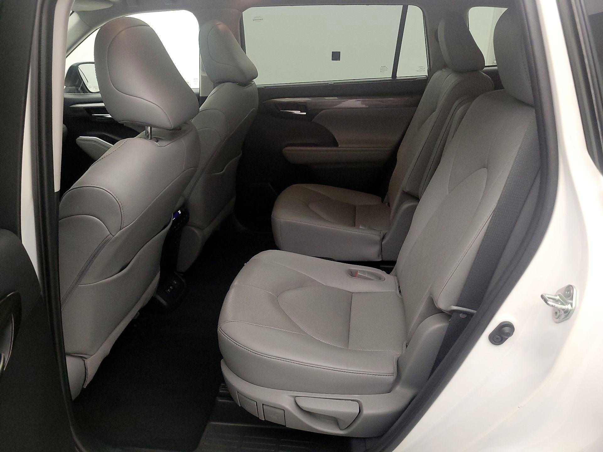 Thumbnail: 2020 Toyota Highlander - 18