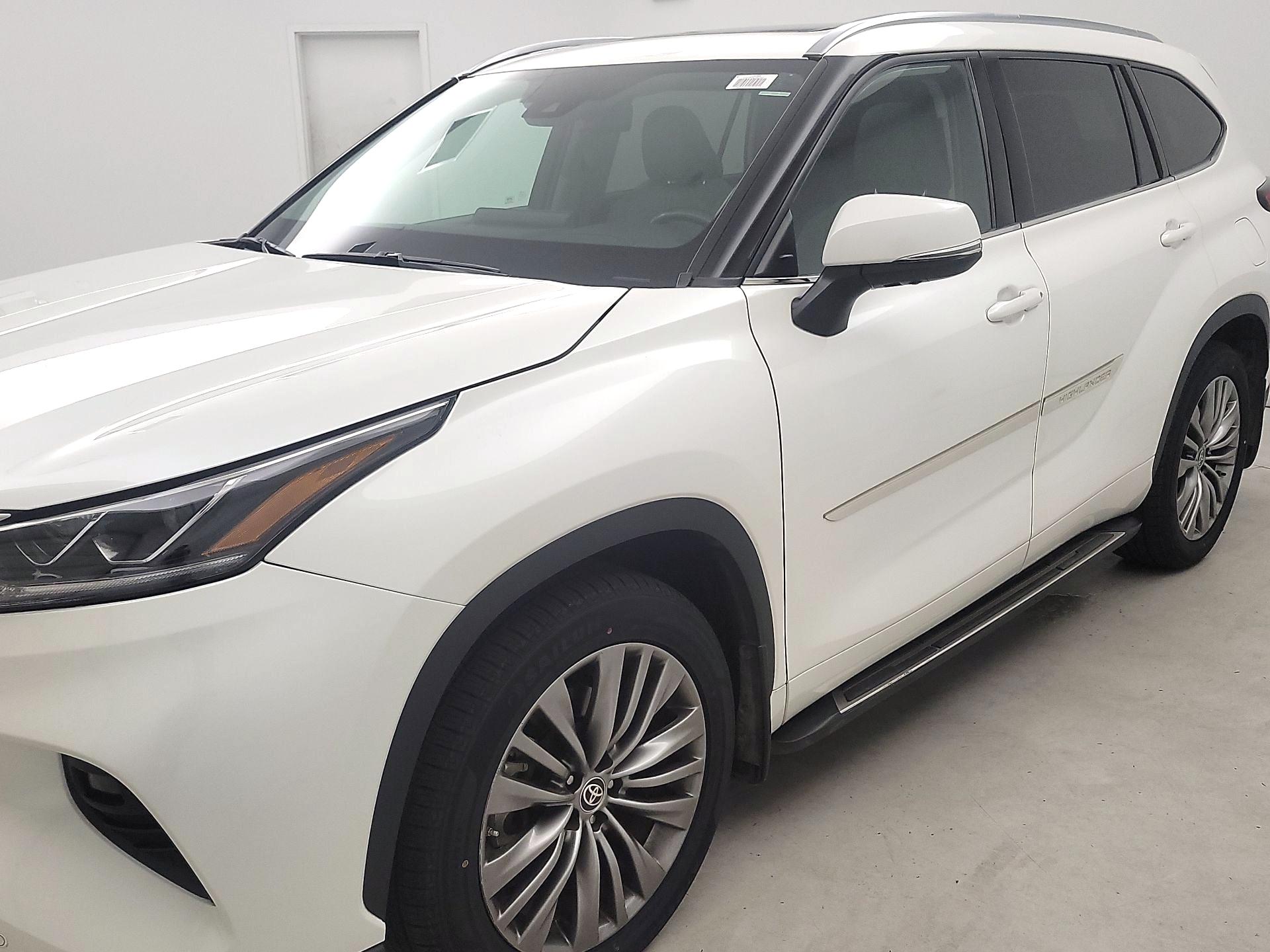 Thumbnail: 2020 Toyota Highlander - 3