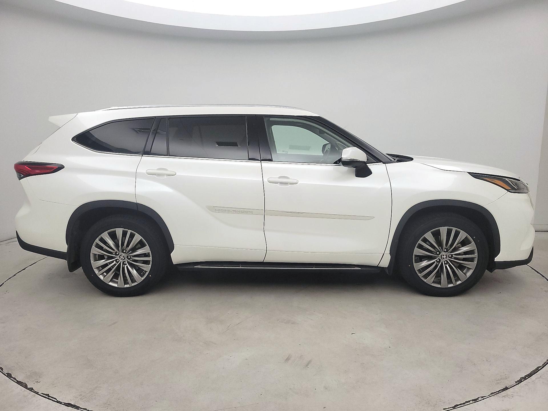 Thumbnail: 2020 Toyota Highlander - 4
