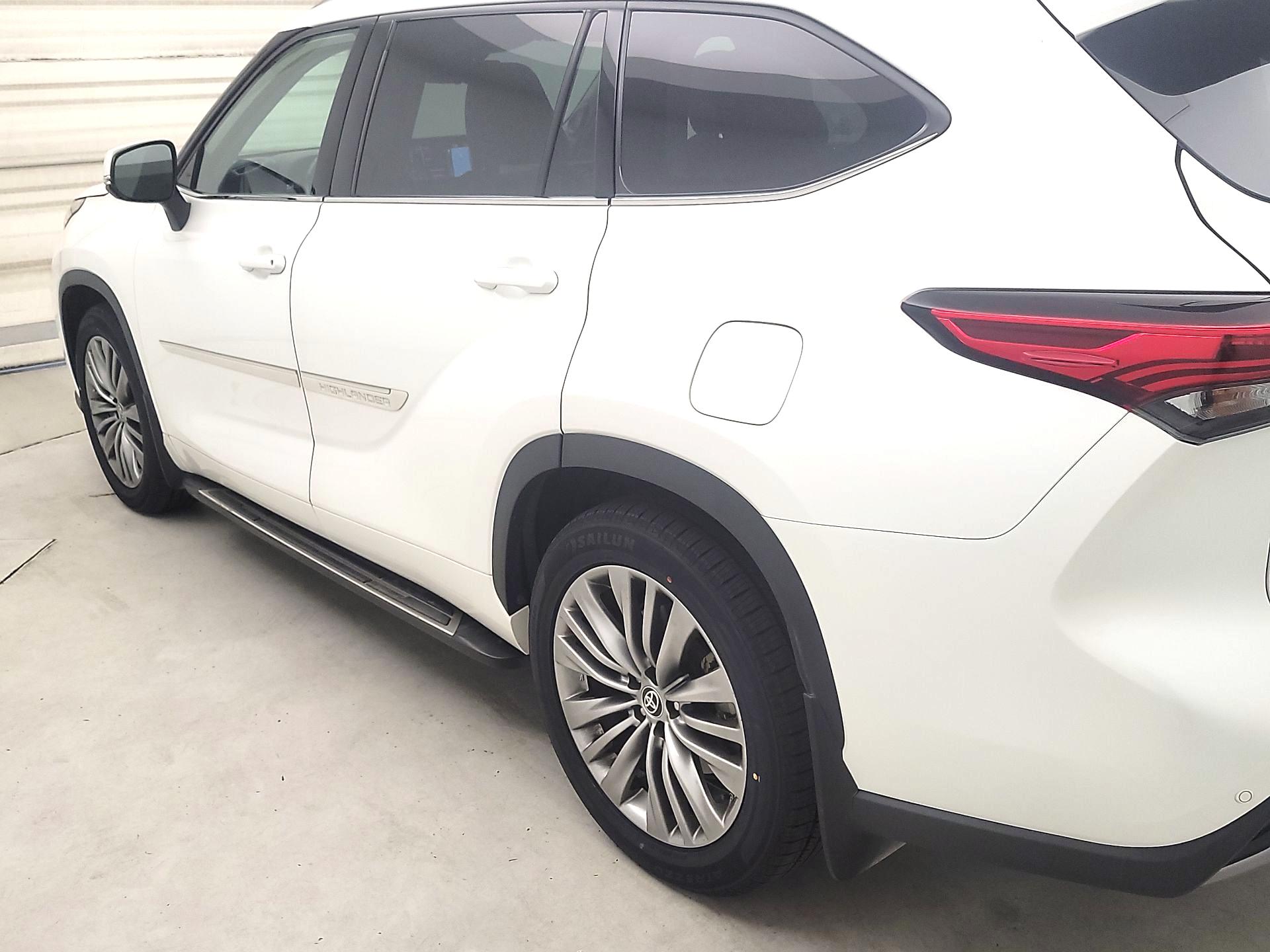 Thumbnail: 2020 Toyota Highlander - 7