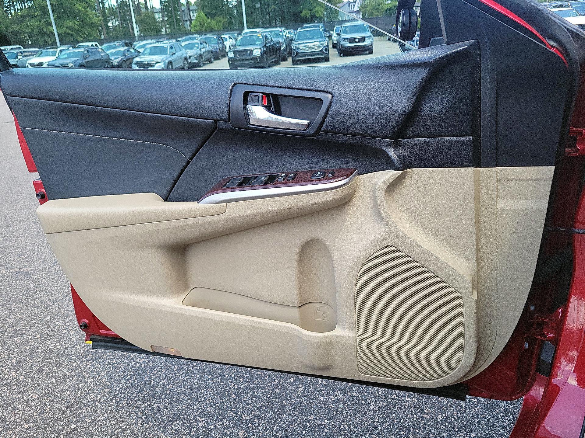 Thumbnail: 2014 Toyota Camry - 10