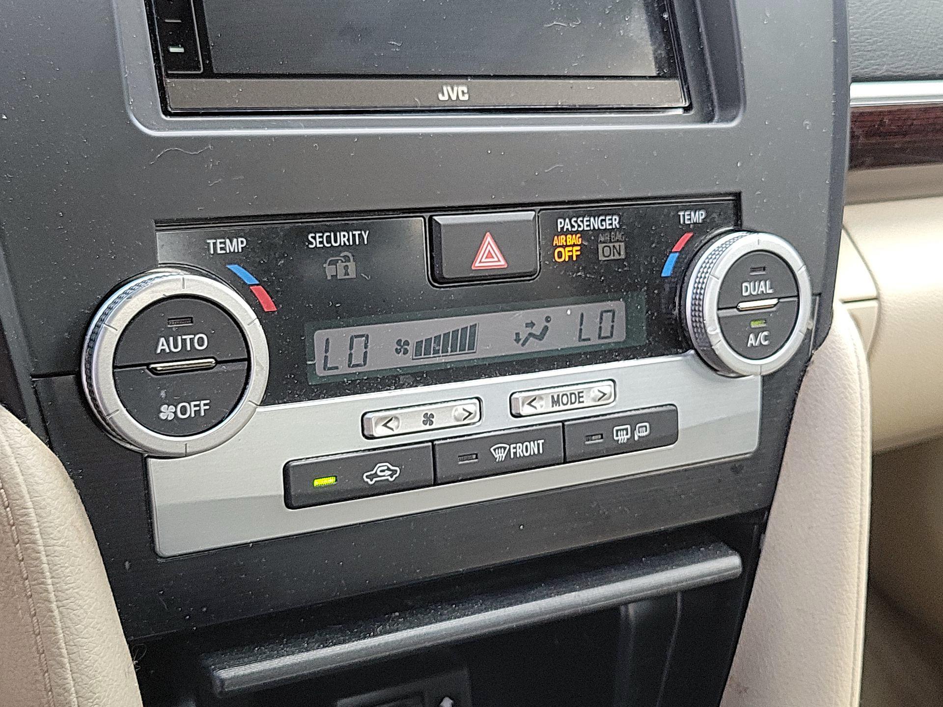 Thumbnail: 2014 Toyota Camry - 14