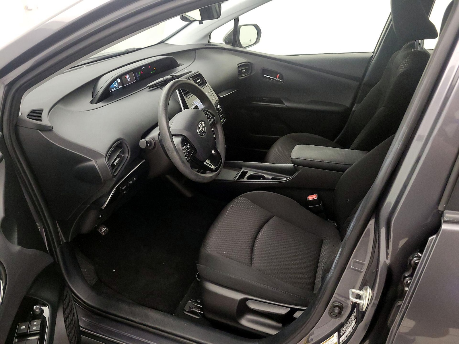 2022 Toyota Prius LE - Photo 10
