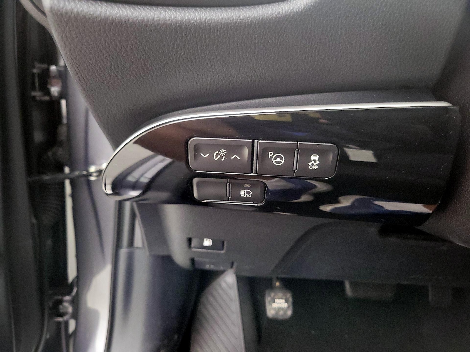 2022 Toyota Prius LE - Photo 12