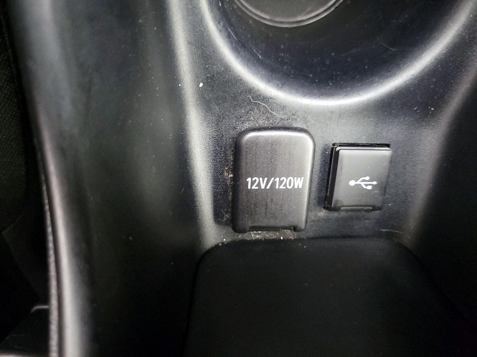 2022 Toyota Prius LE - Photo 17
