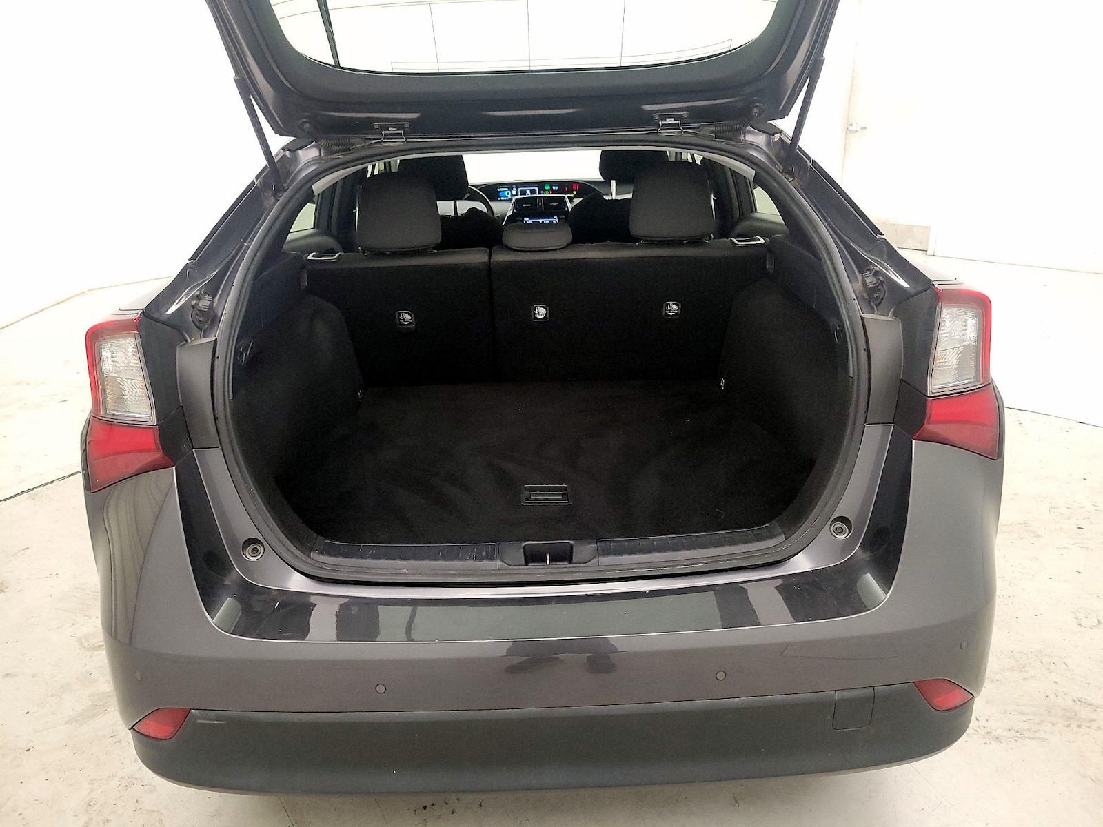 2022 Toyota Prius LE - Photo 19